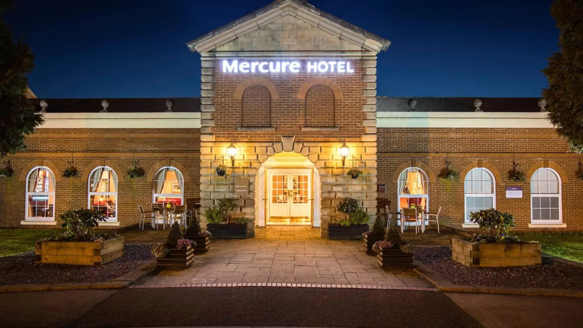 Property building in Mercure Haydock Hotel Property building in Mercure Haydock Hotel