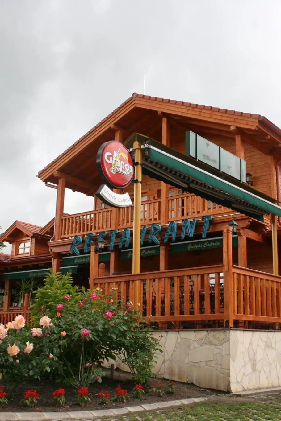 Restaurant/places to eat in MeDoRa Park - Hotel MeDoRa***