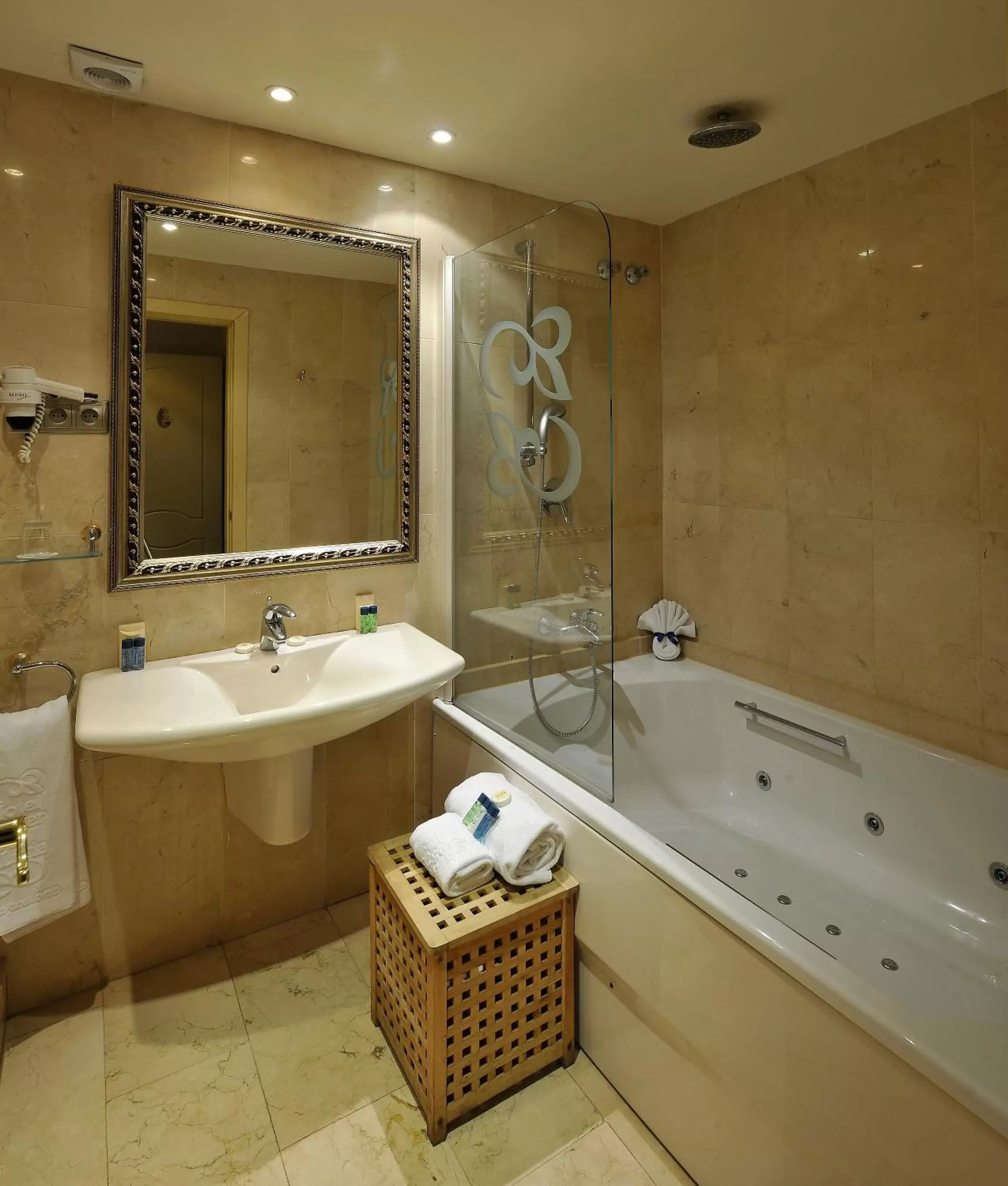 Two-Bedroom Suite in Hotel Roger de Llúria Two-Bedroom Suite in Hotel Roger de Llúria