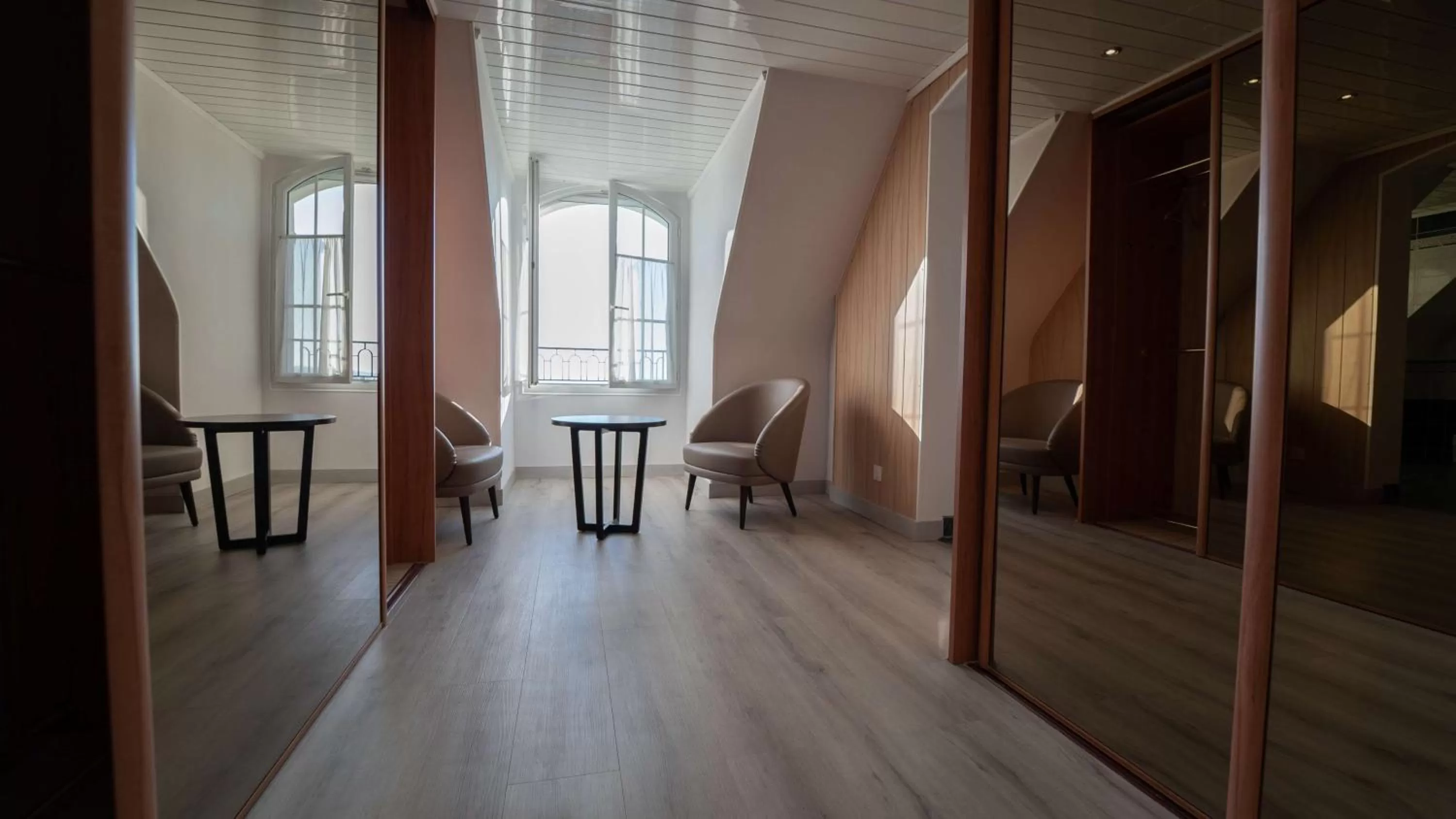 Photo of the whole room in Best Western Hotel Ile de France