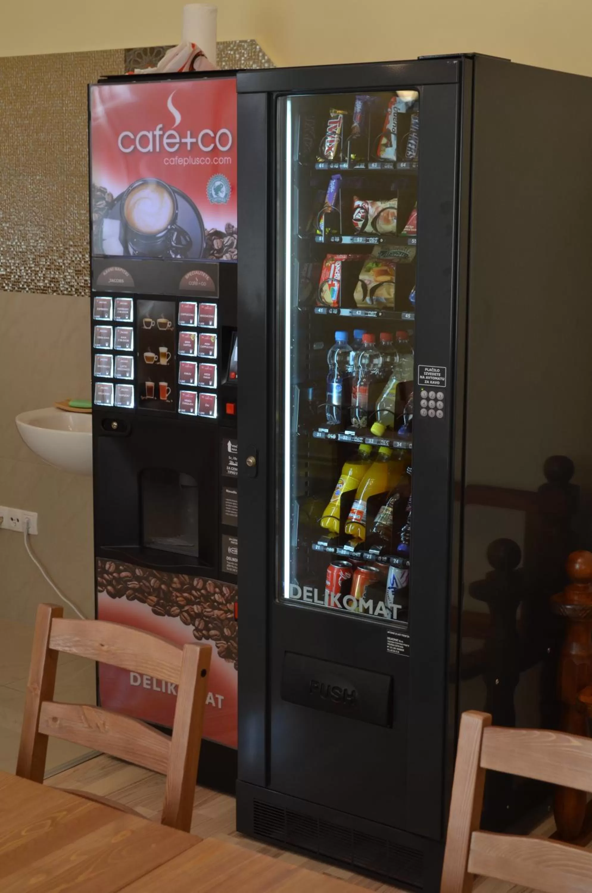 Food and drinks, Supermarket/Shops in Hostel Sonce