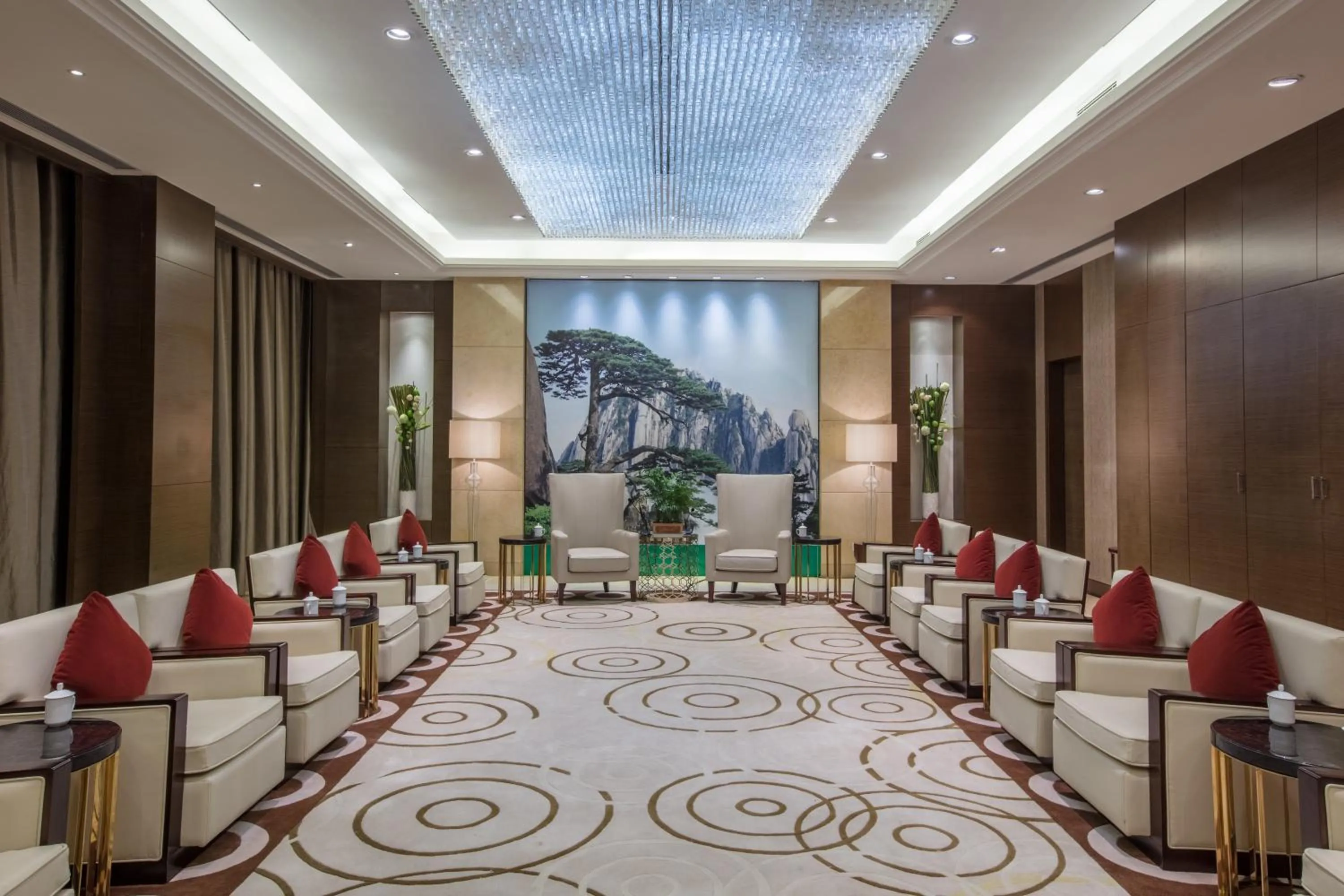 Meeting/conference room in Crowne Plaza Huangshan Yucheng by IHG