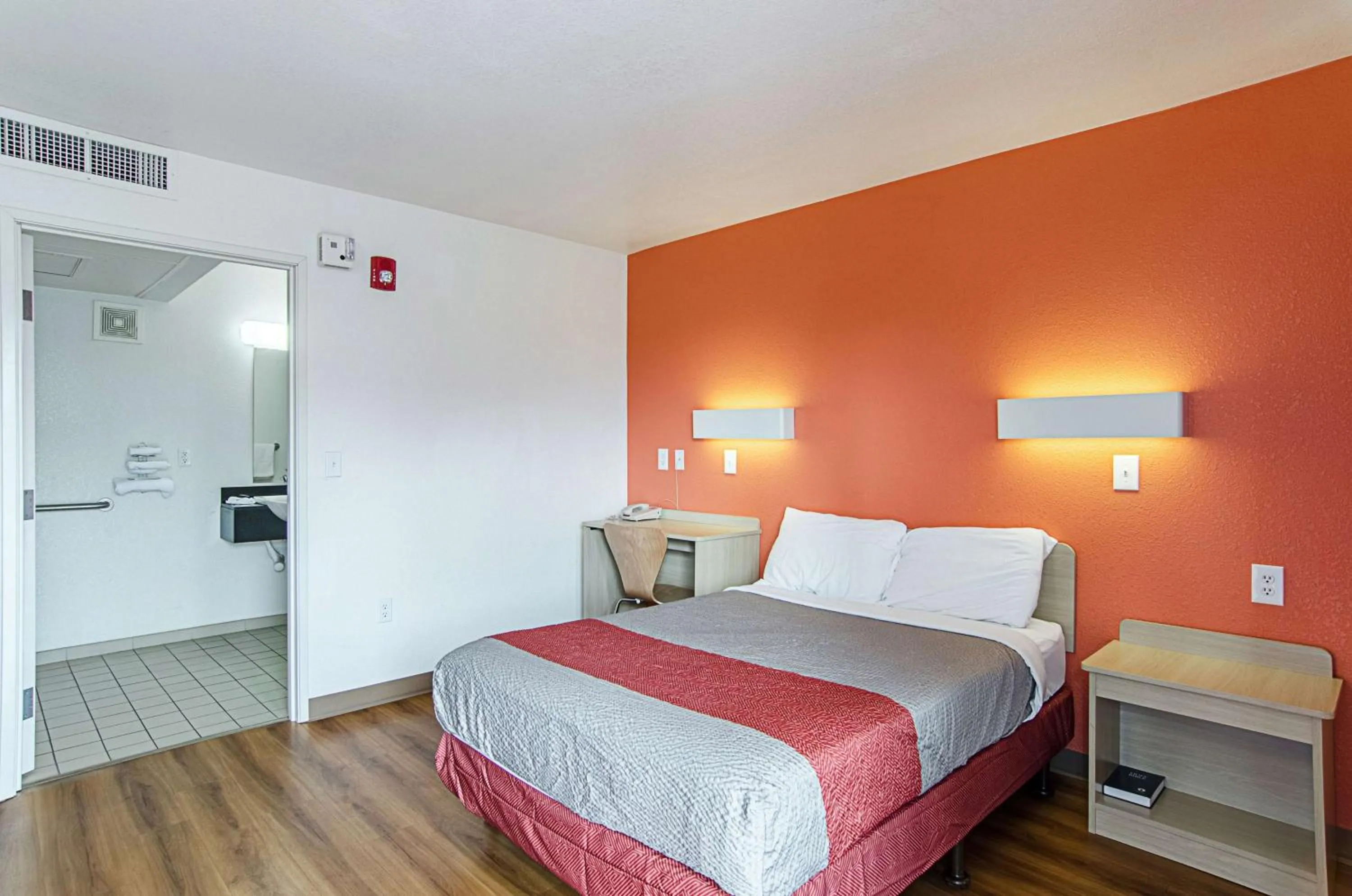 Queen Room - Disability Access - Roll in Shower in Motel 6-Rock Springs, WY