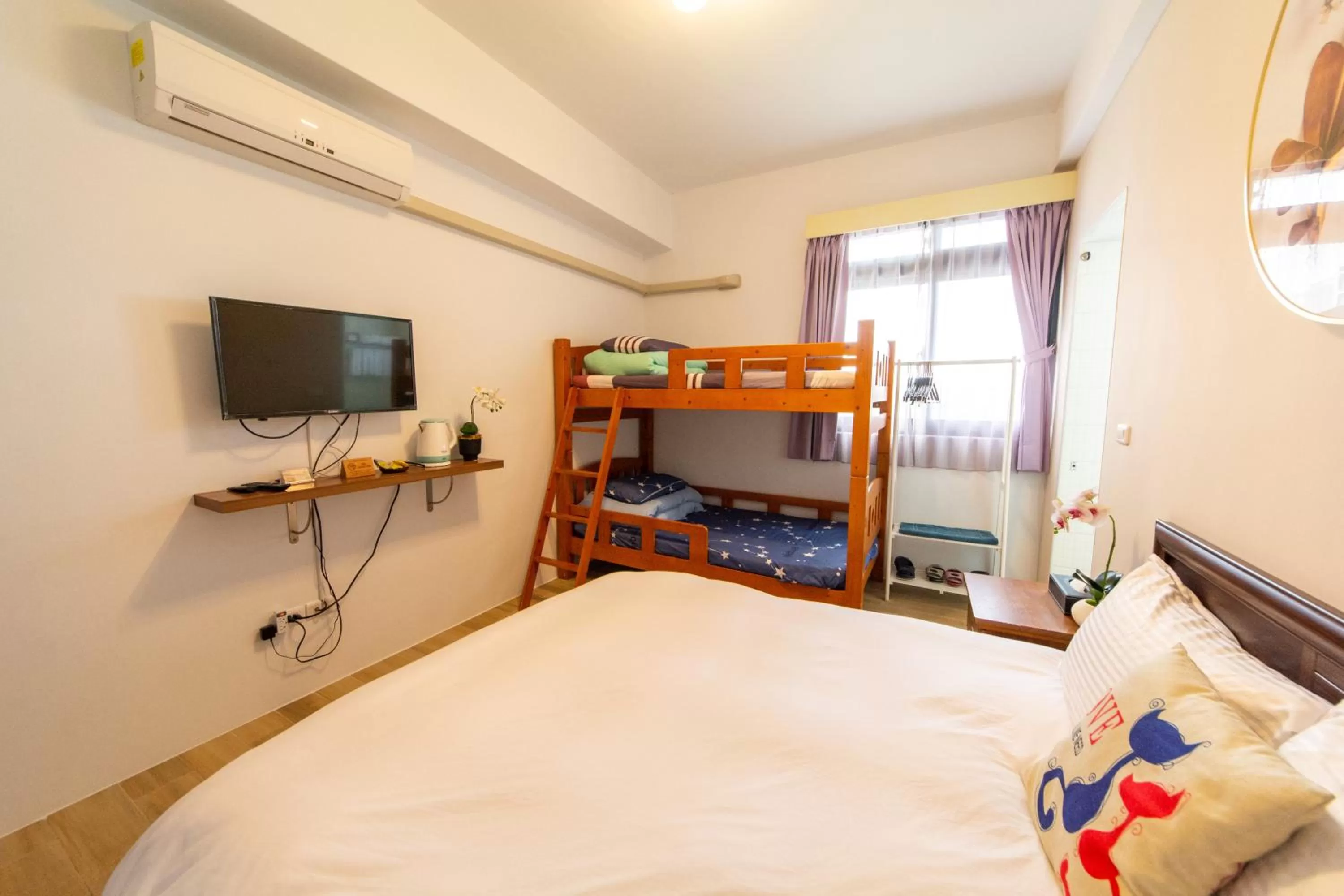 Decorative detail, Bed in Jinguann B&B