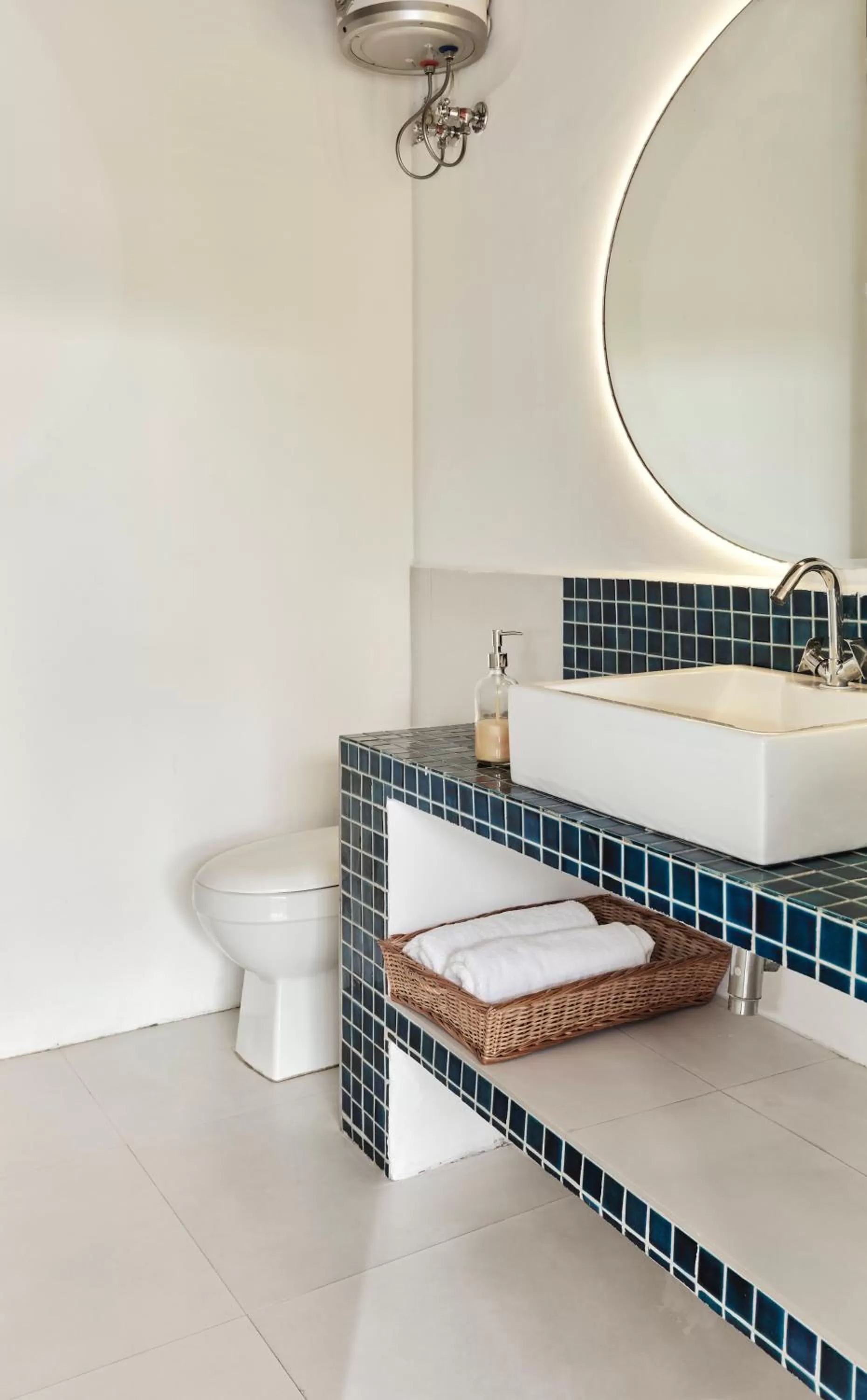 Bathroom in LetsBunk Poshtel & Suites