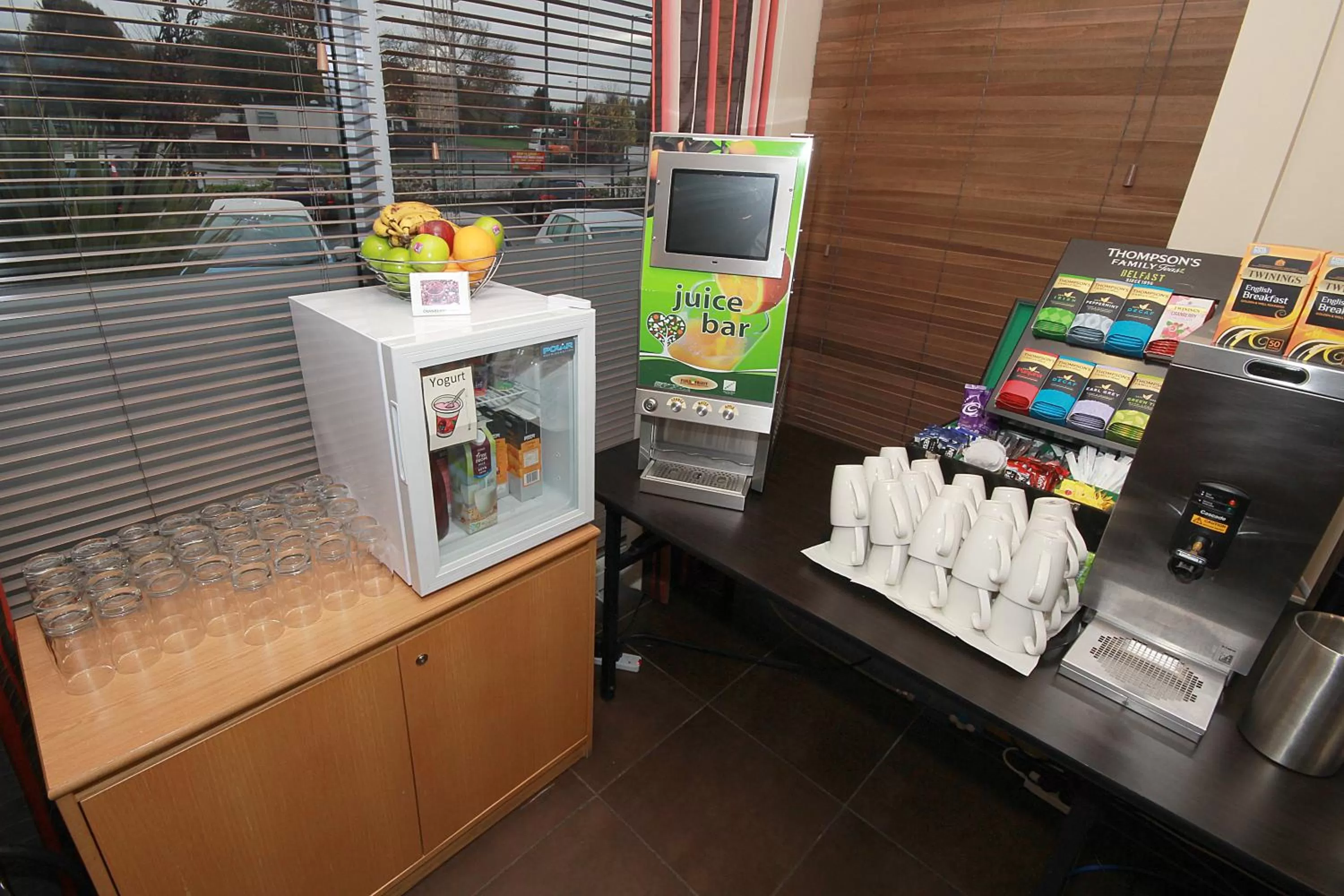 Food and drinks in Belmore Court & Motel