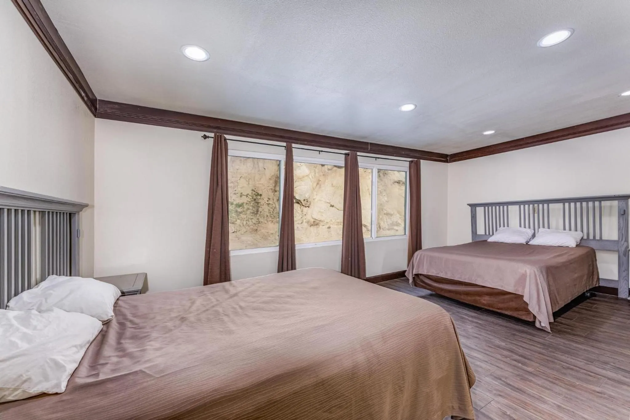 Bed in Mountain Trail Lodge and Vacation Rentals