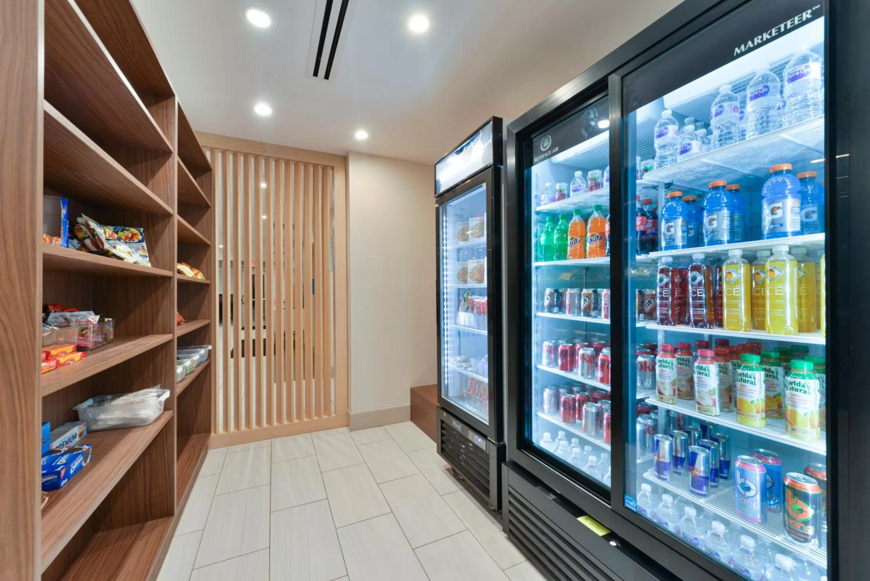 Food and drinks in Holiday Inn Express Orlando - South Park by IHG