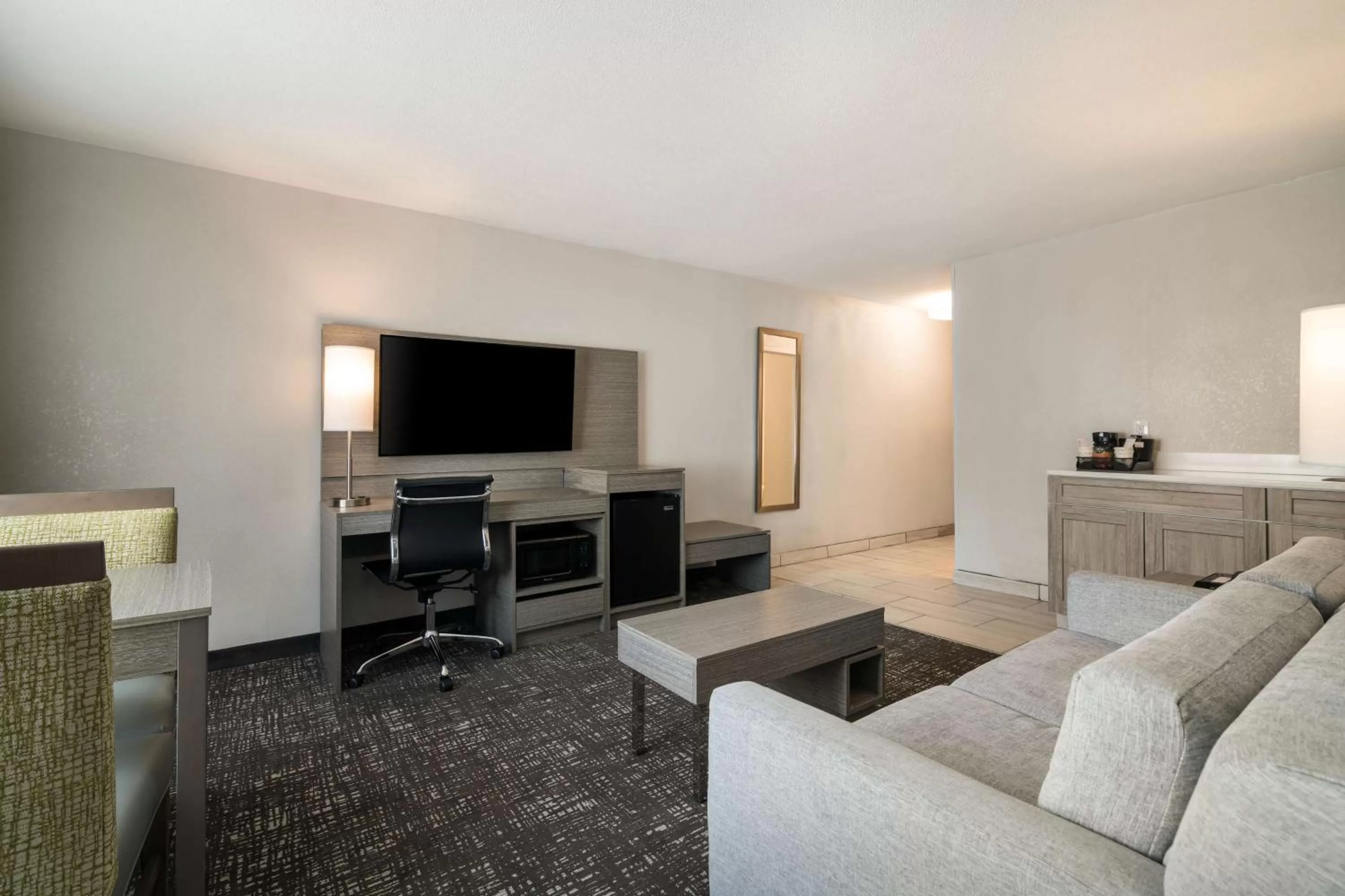 Bedroom in Best Western Plymouth Inn-White Mountains