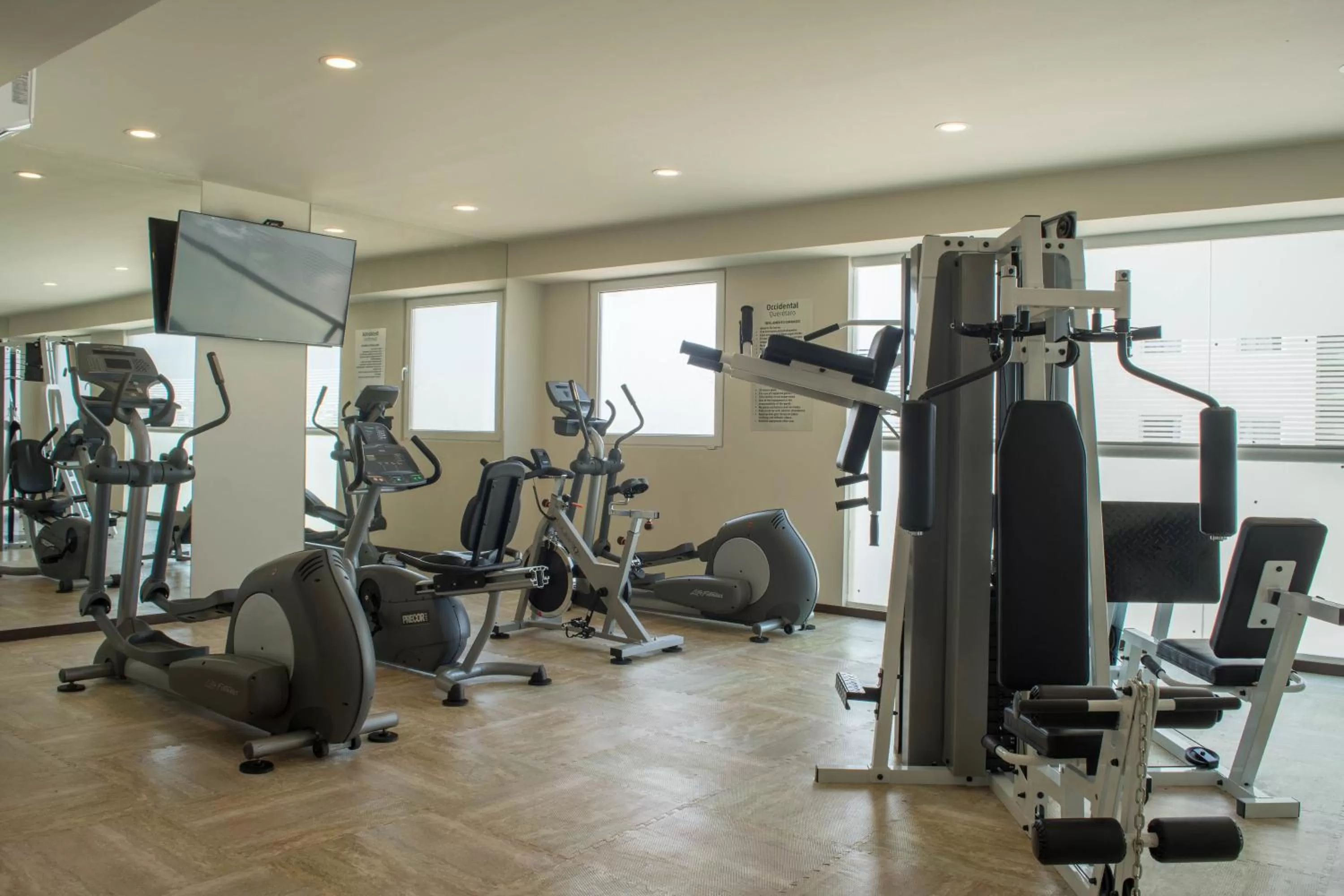 Fitness centre/facilities in Crown Victoria Hotel