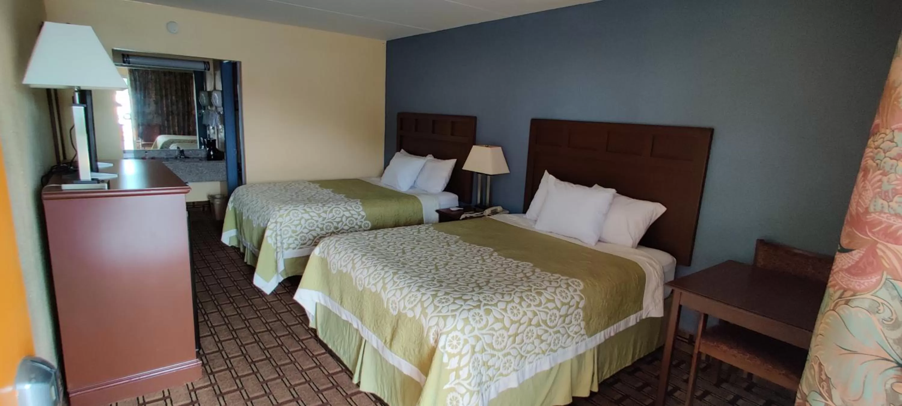 Photo of the whole room, Bed in Days Inn by Wyndham Dickson