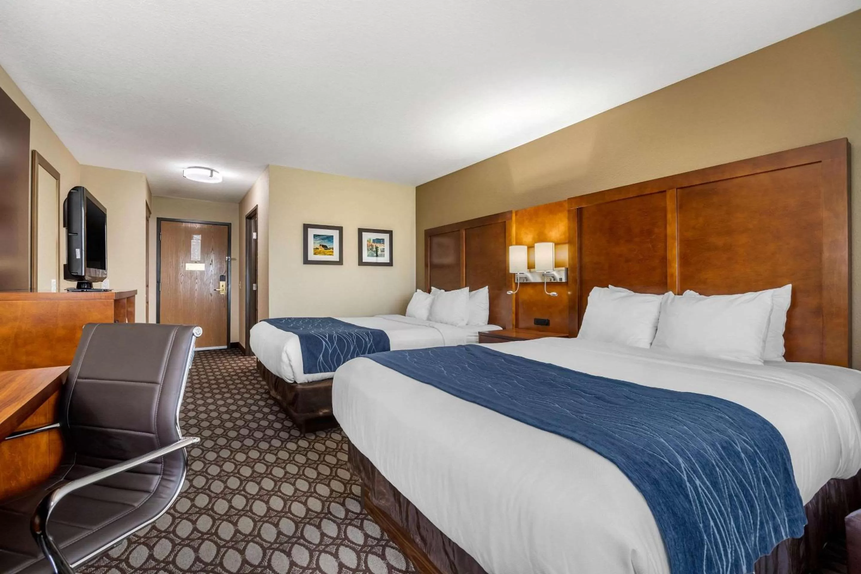 Photo of the whole room, Bed in Comfort Inn Story City