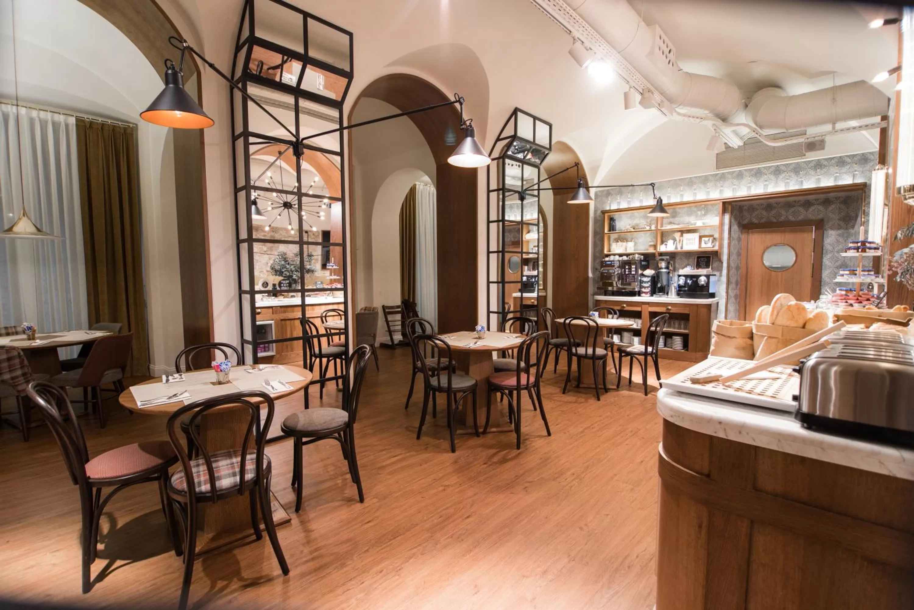 Restaurant/places to eat in Petit Palace Boqueria Garden