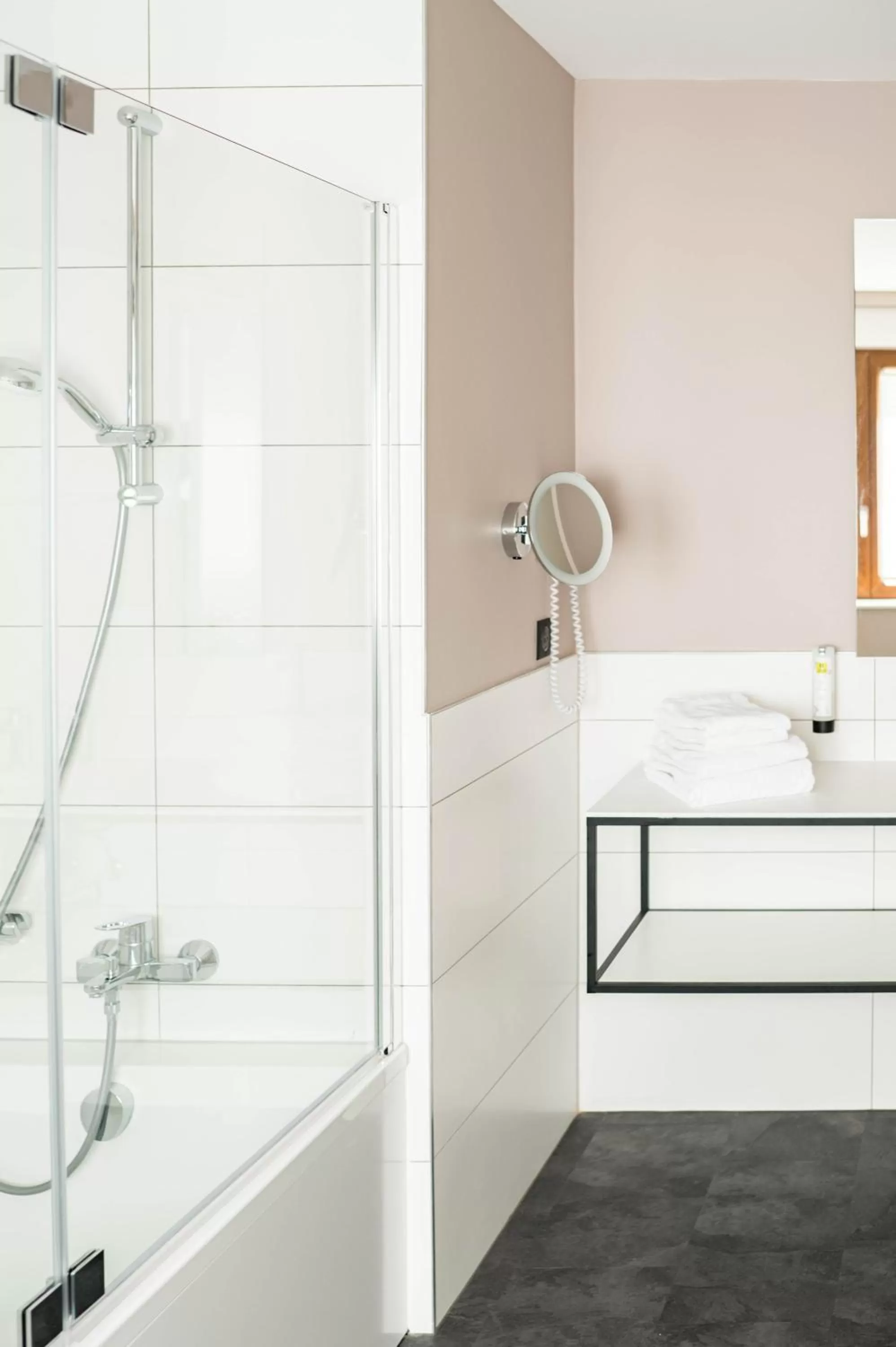 Bathroom in L'AO Hôtel & Restaurant L'Aigle d'Or