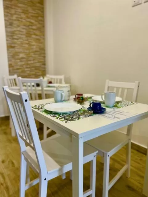 Communal lounge/ TV room, Restaurant/Places to Eat in Aqua B&B - Rooms and Apartments