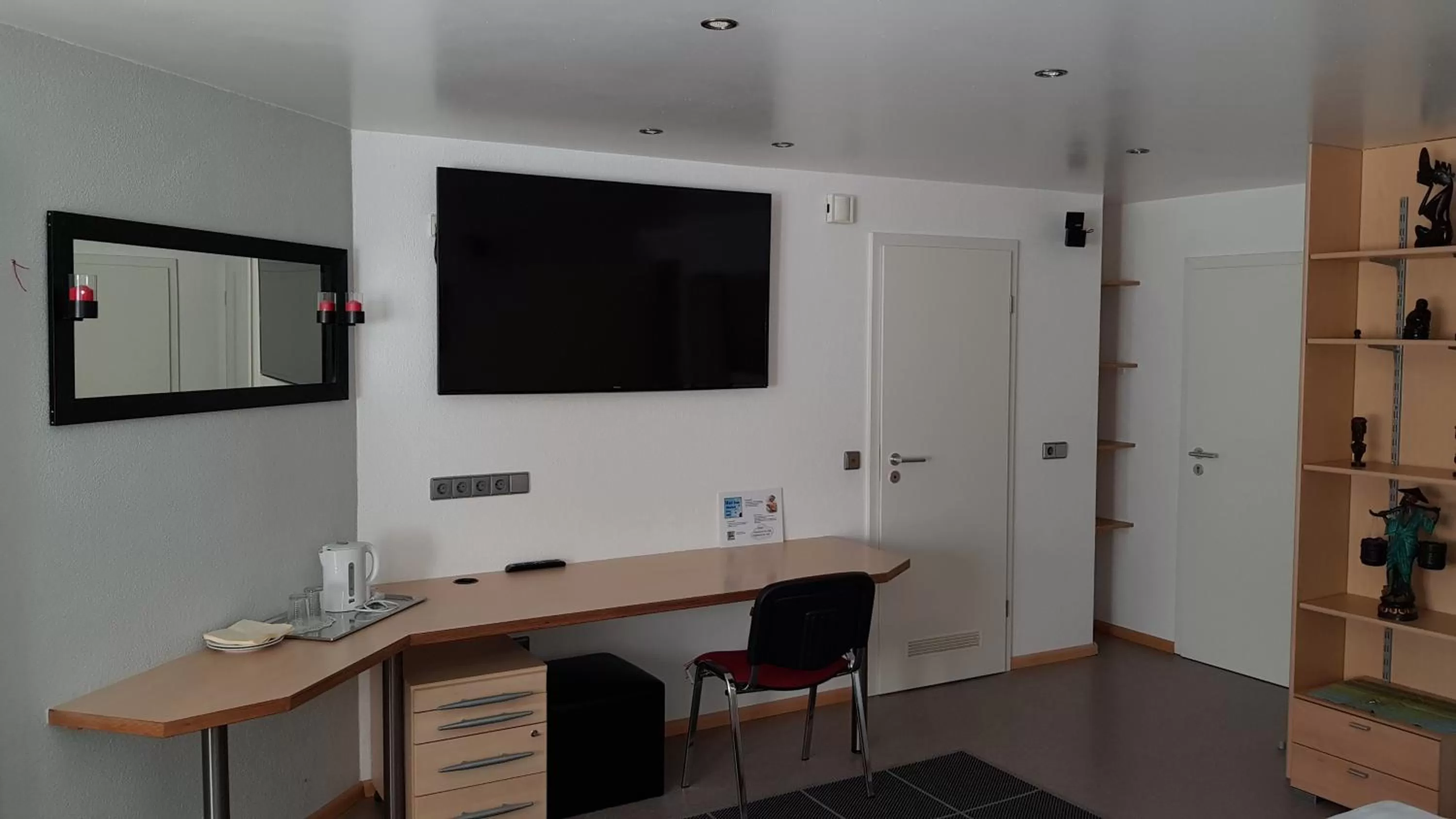 TV and multimedia in H41 Inn Hotel Garni Freiburg