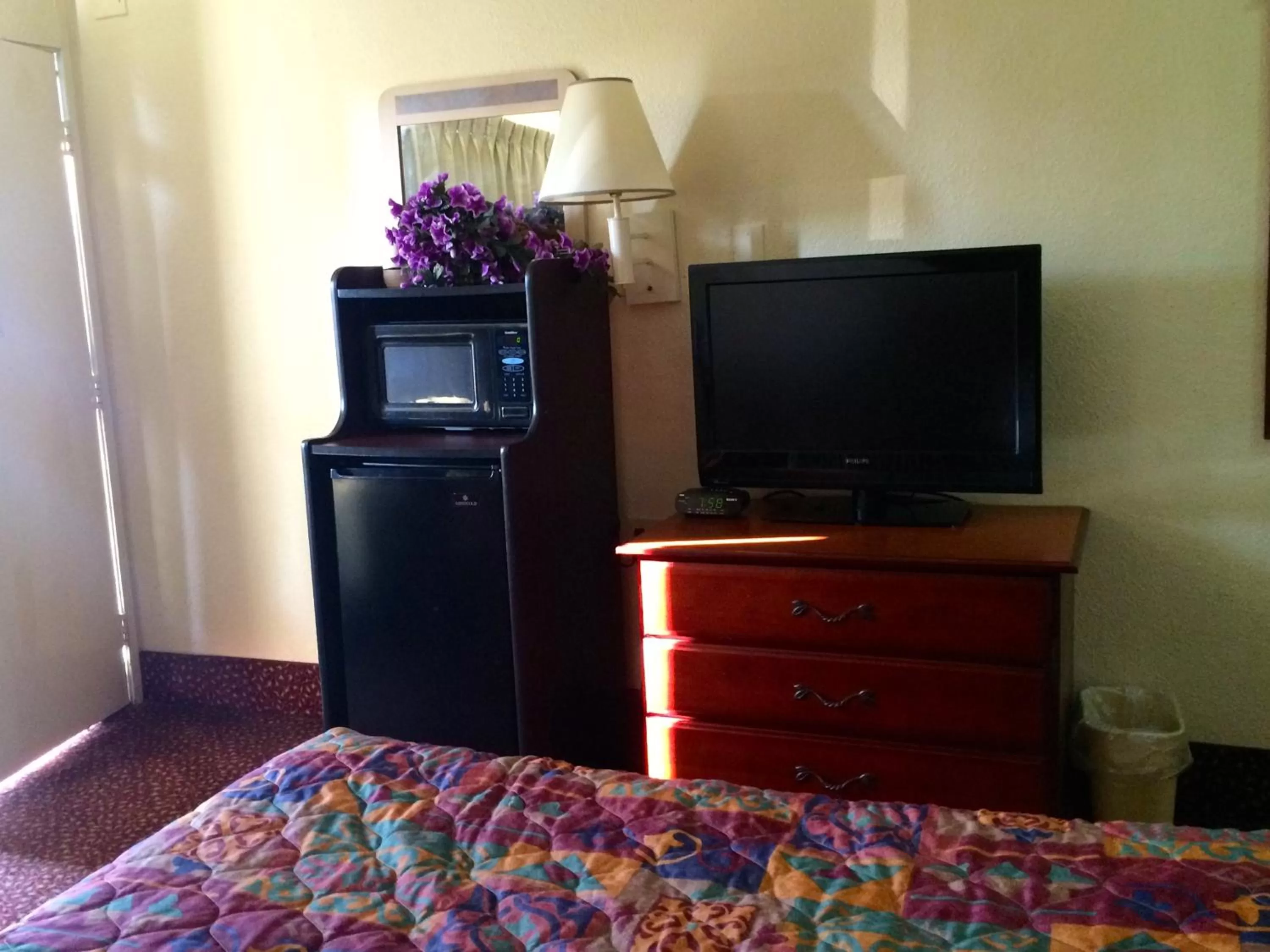 TV and multimedia, Bed in Carpet Inn