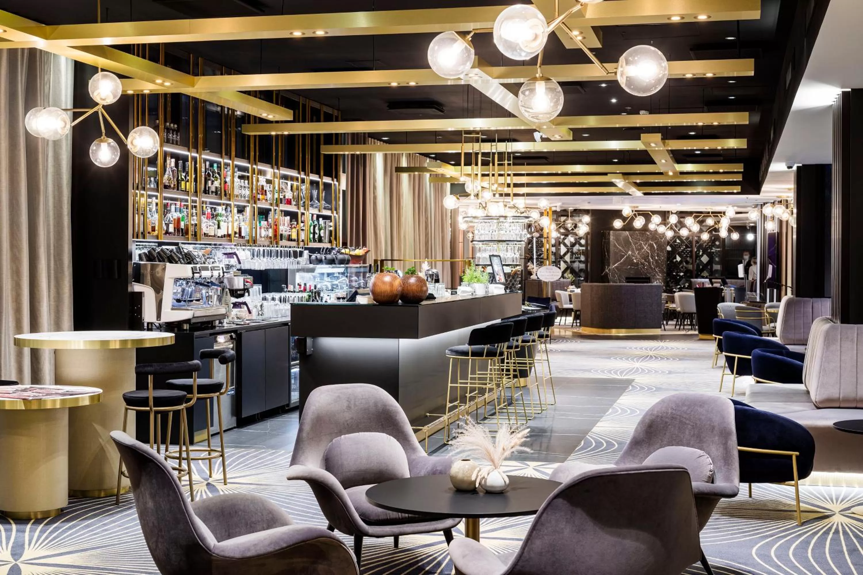 Lounge or bar in Crowne Plaza Helsinki - Hesperia by IHG
