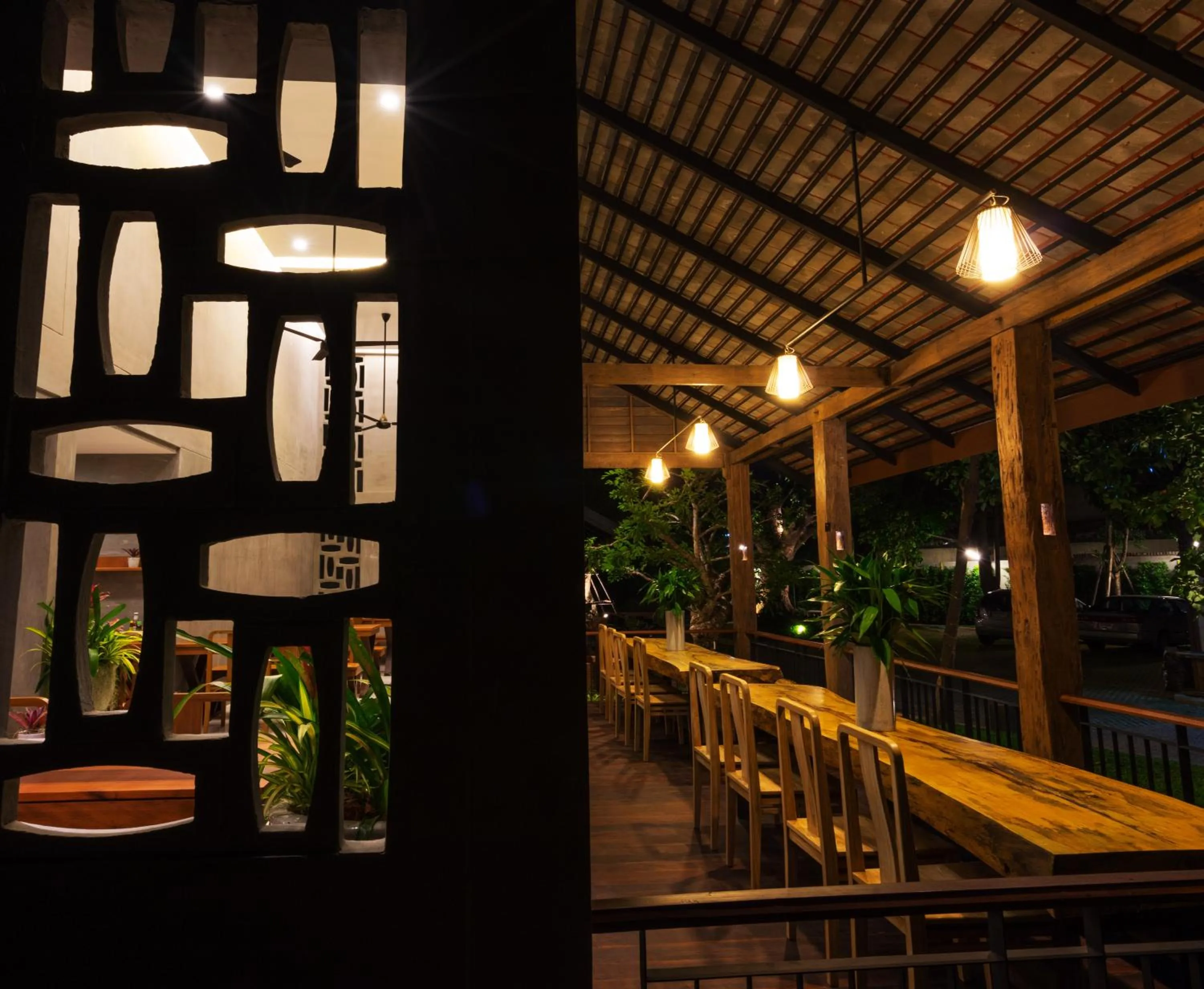 Restaurant/places to eat in Chu Hotel