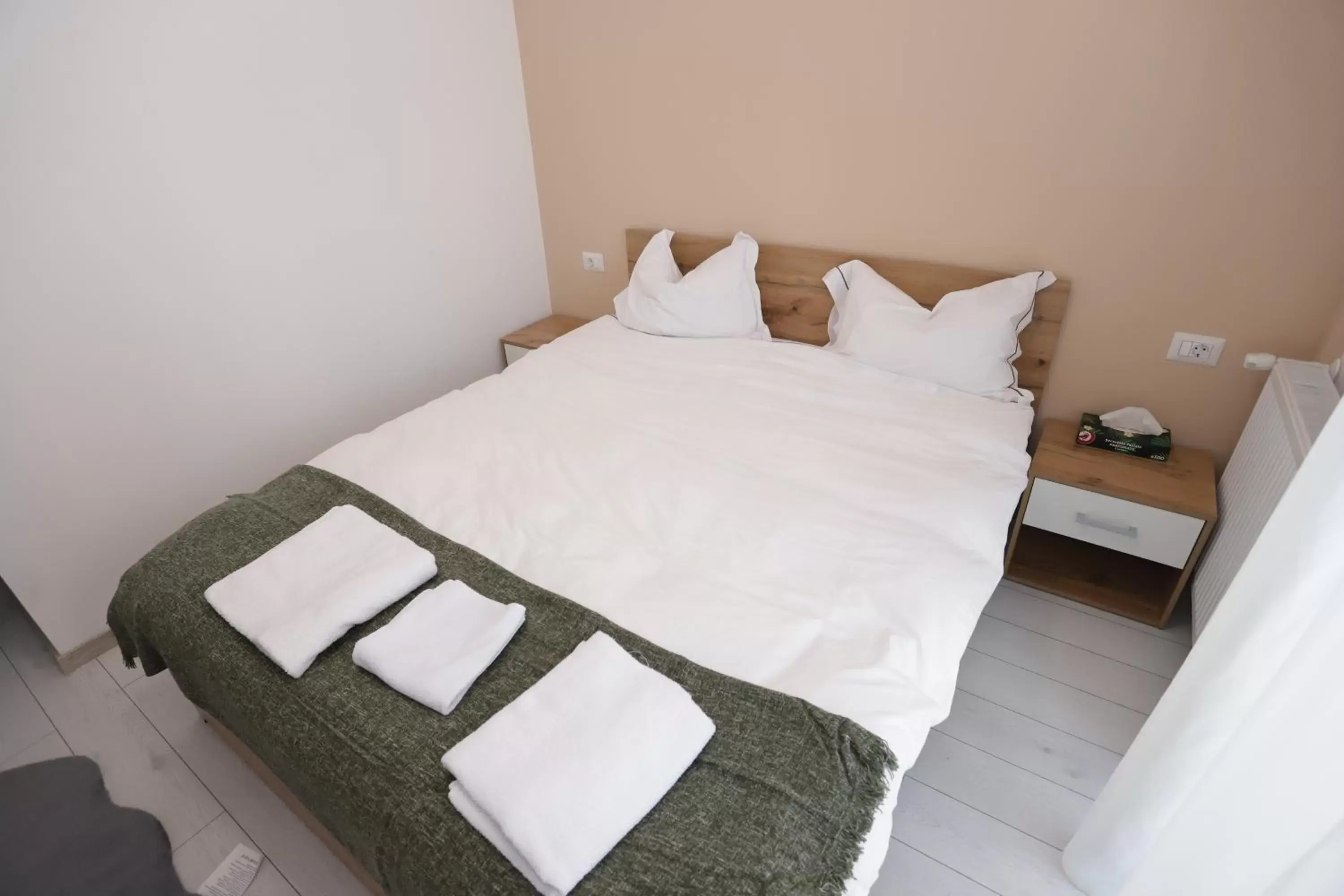 Small Double Room in CENTRAL VIEW Craiova Small Double Room in CENTRAL VIEW Craiova