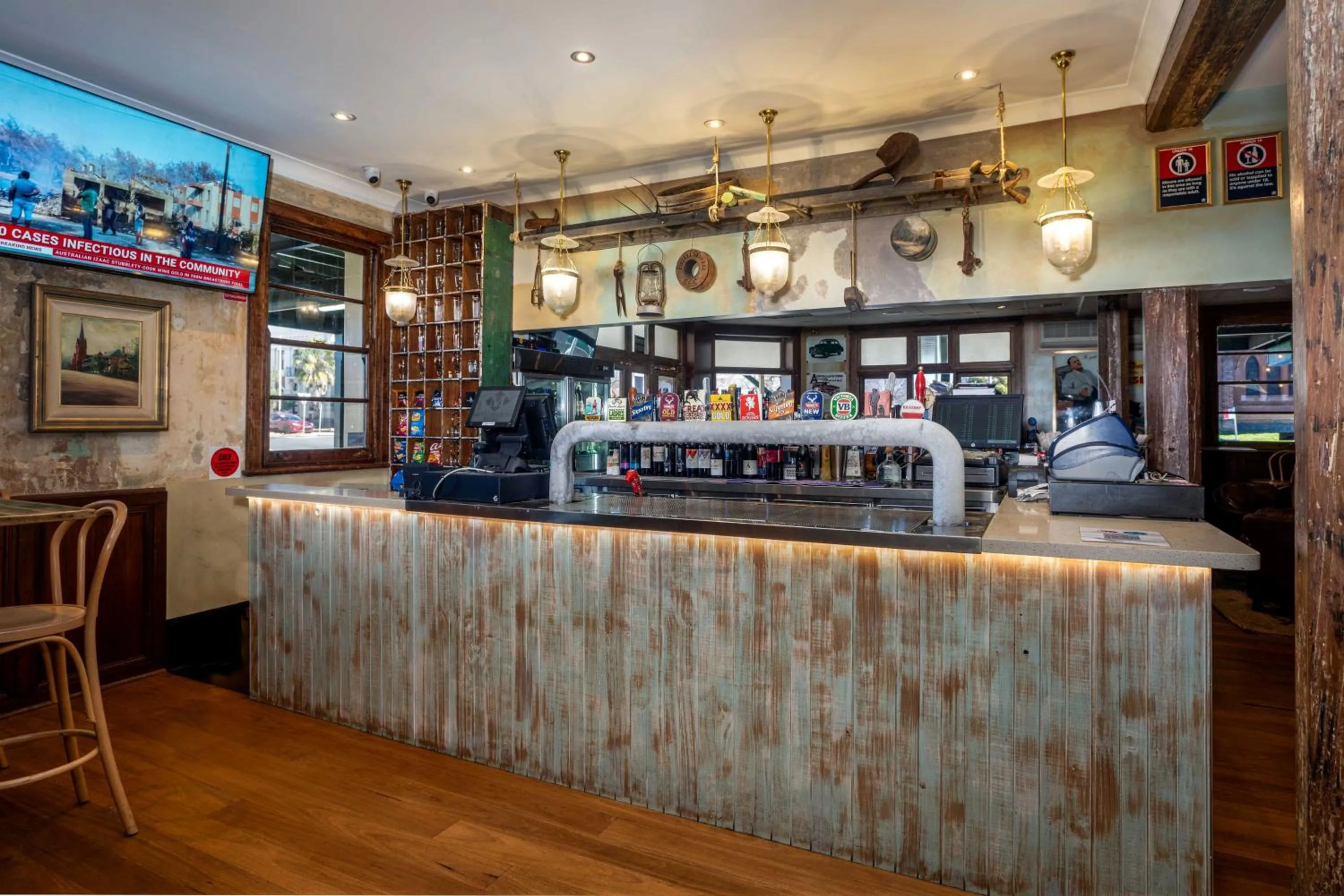 Restaurant/places to eat in Town Square Motel