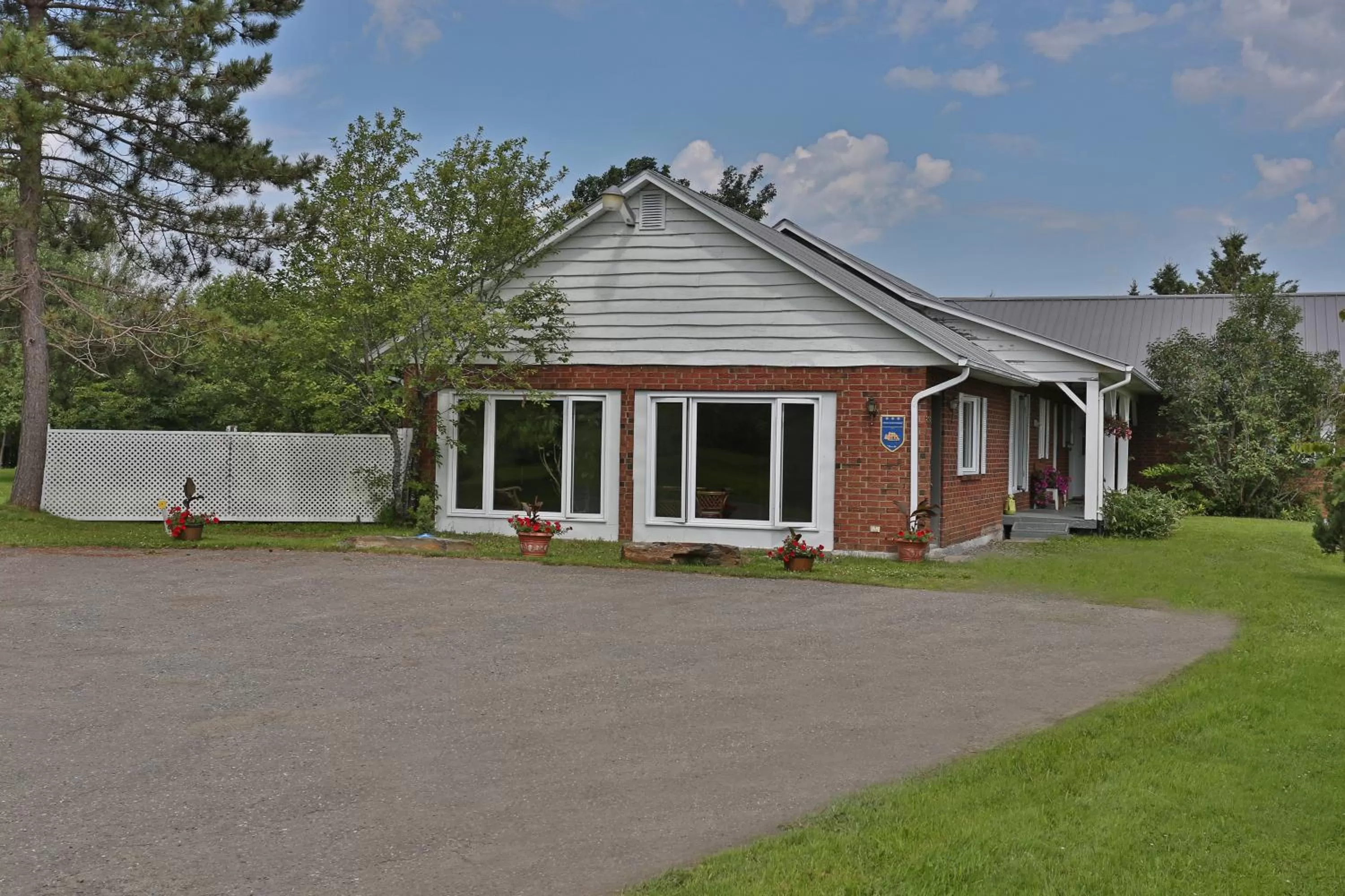 Property Building in Ranch St-Hubert