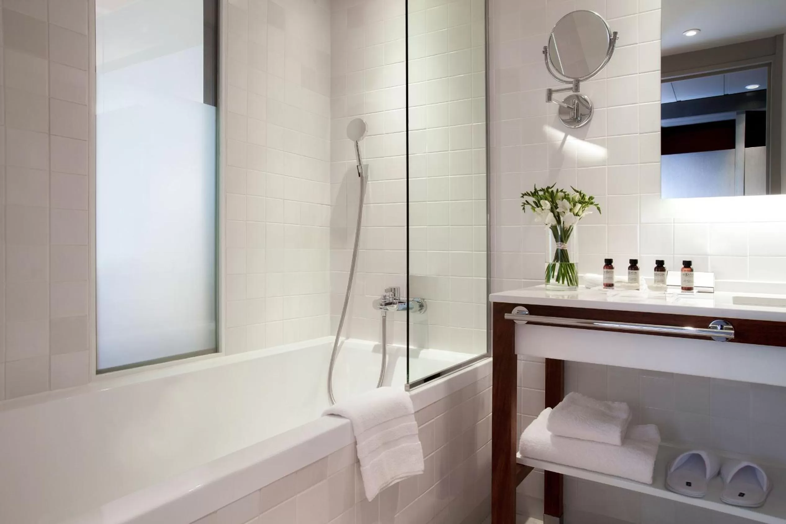 Bathroom in Pullman Cannes Mandelieu