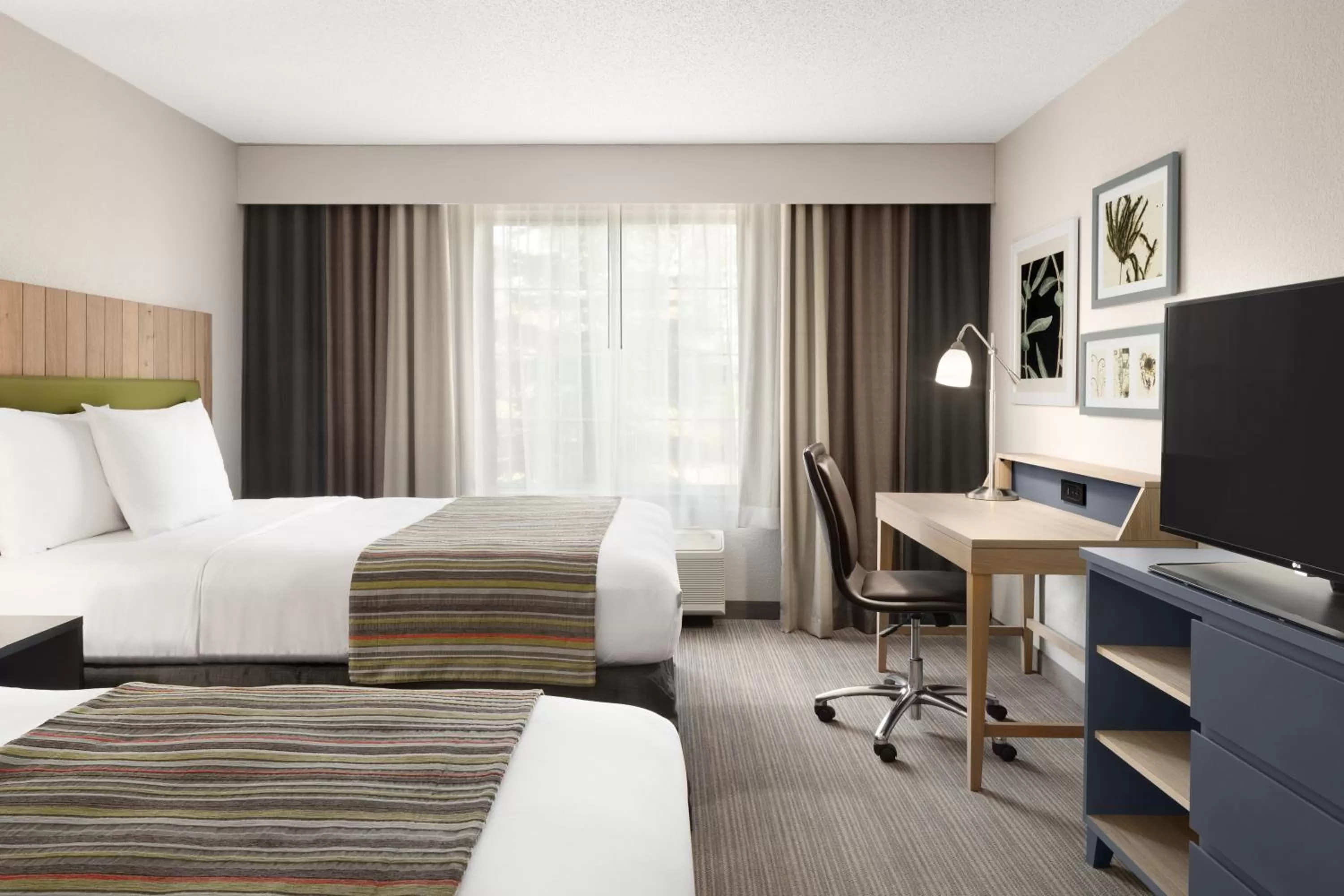 Bed in Country Inn & Suites by Radisson, Novi, MI