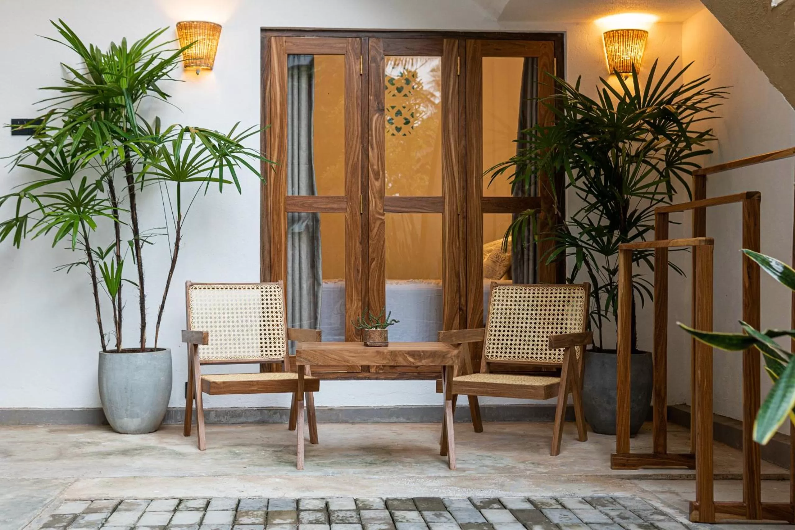 Patio in Lucky's Surf Camp