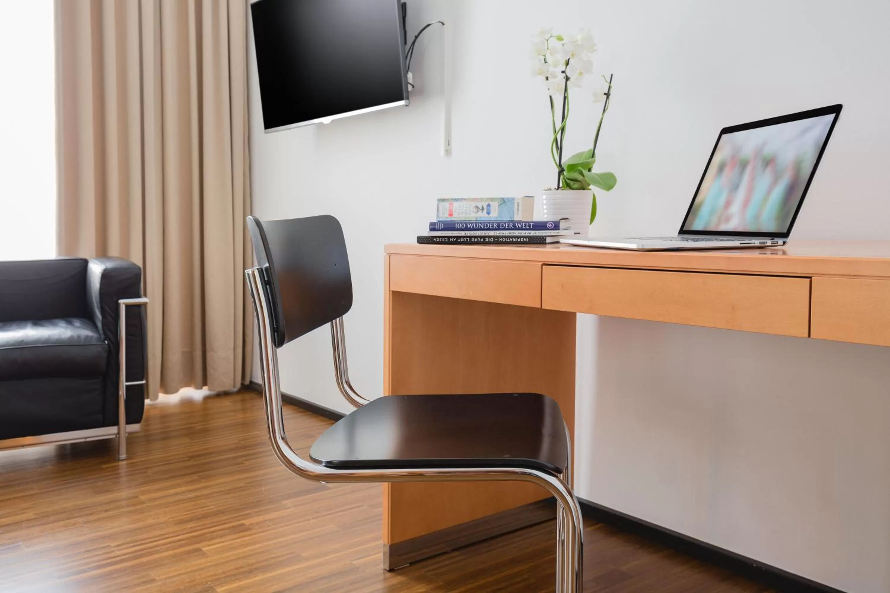 Living room in GLANDON Rooms Elite