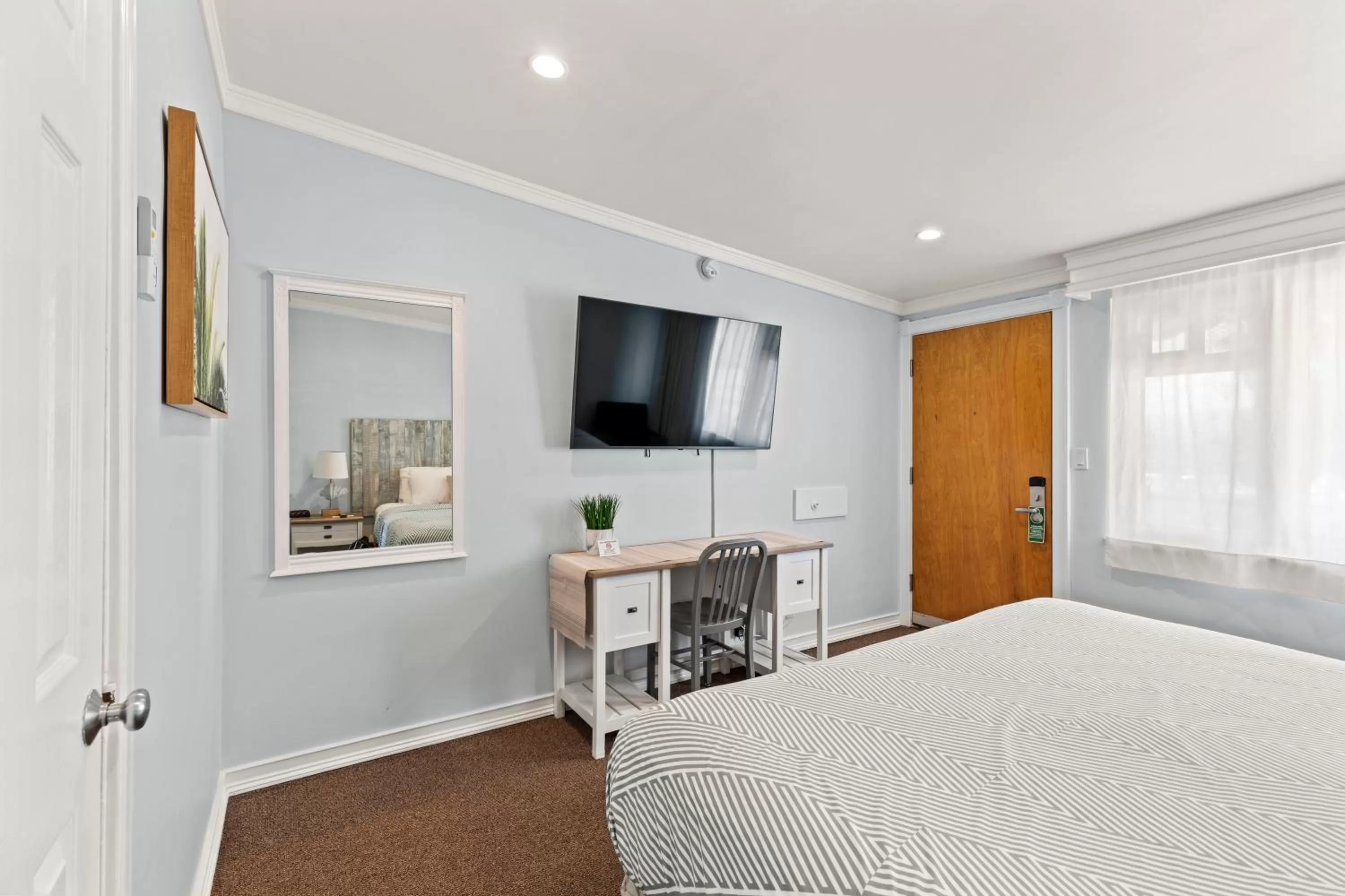 heating, Bed in Ocean Lodge Santa Monica Beach Hotel