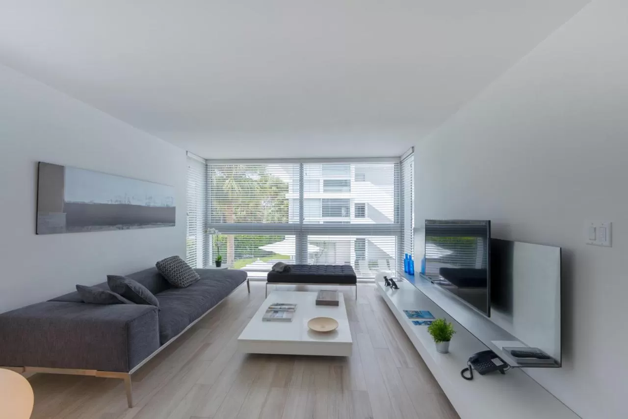 Living room, Bed in Beach Haus Key Biscayne Contemporary Apartments