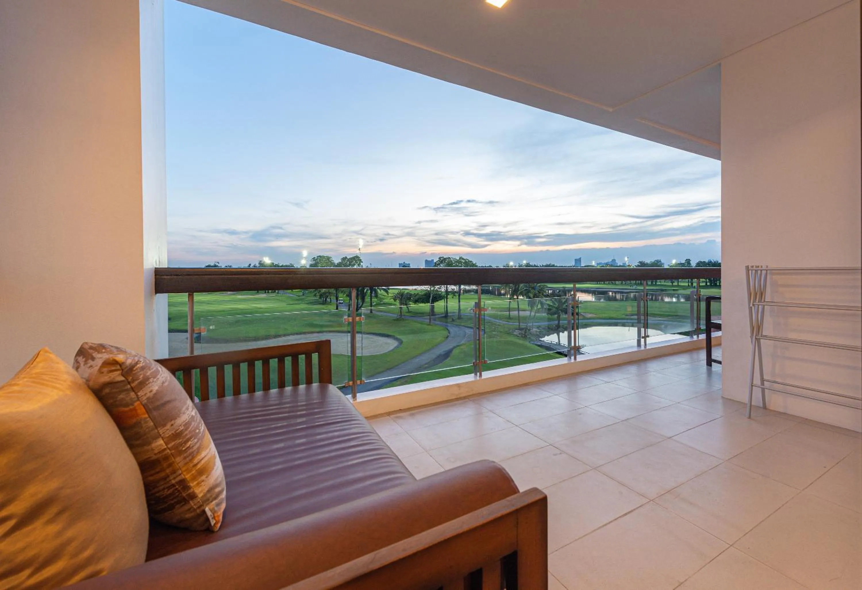Balcony/Terrace in Summit Windmill Golf Suite Hotel at Suvarnabhumi