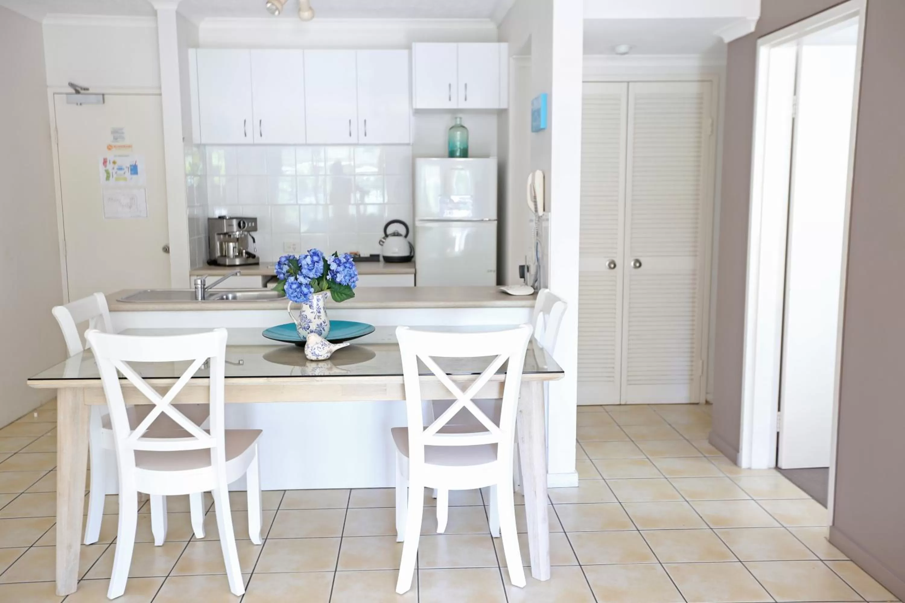 Kitchen or kitchenette in Cairns Beach Resort