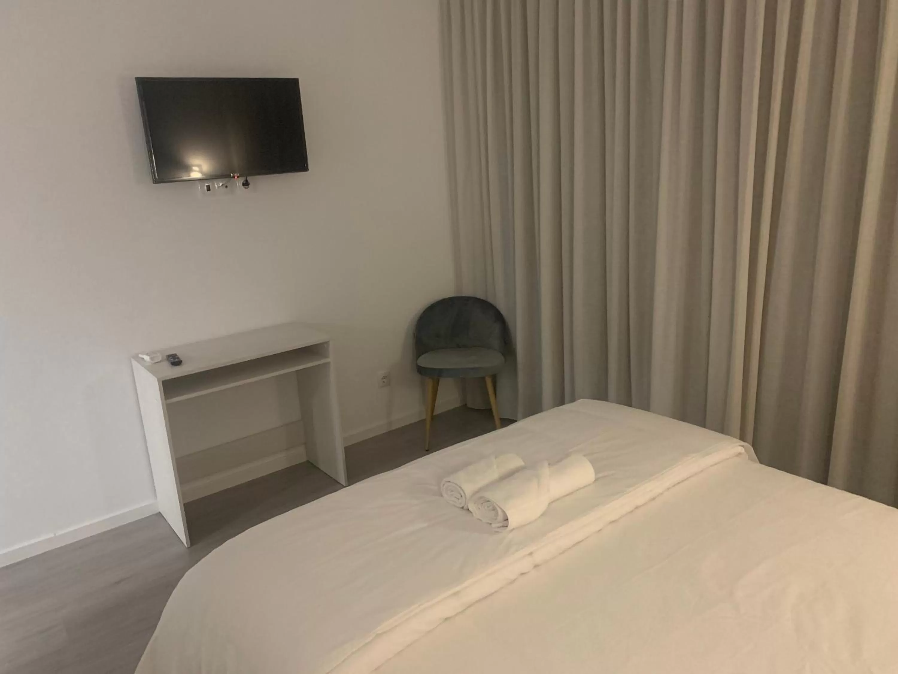 TV/Entertainment Center in O frances