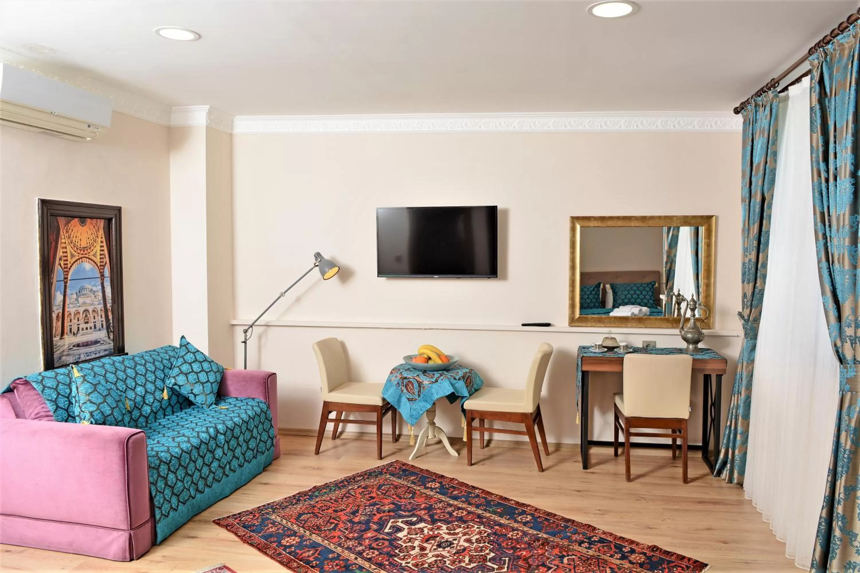 TV and multimedia in Sphendon Hotel