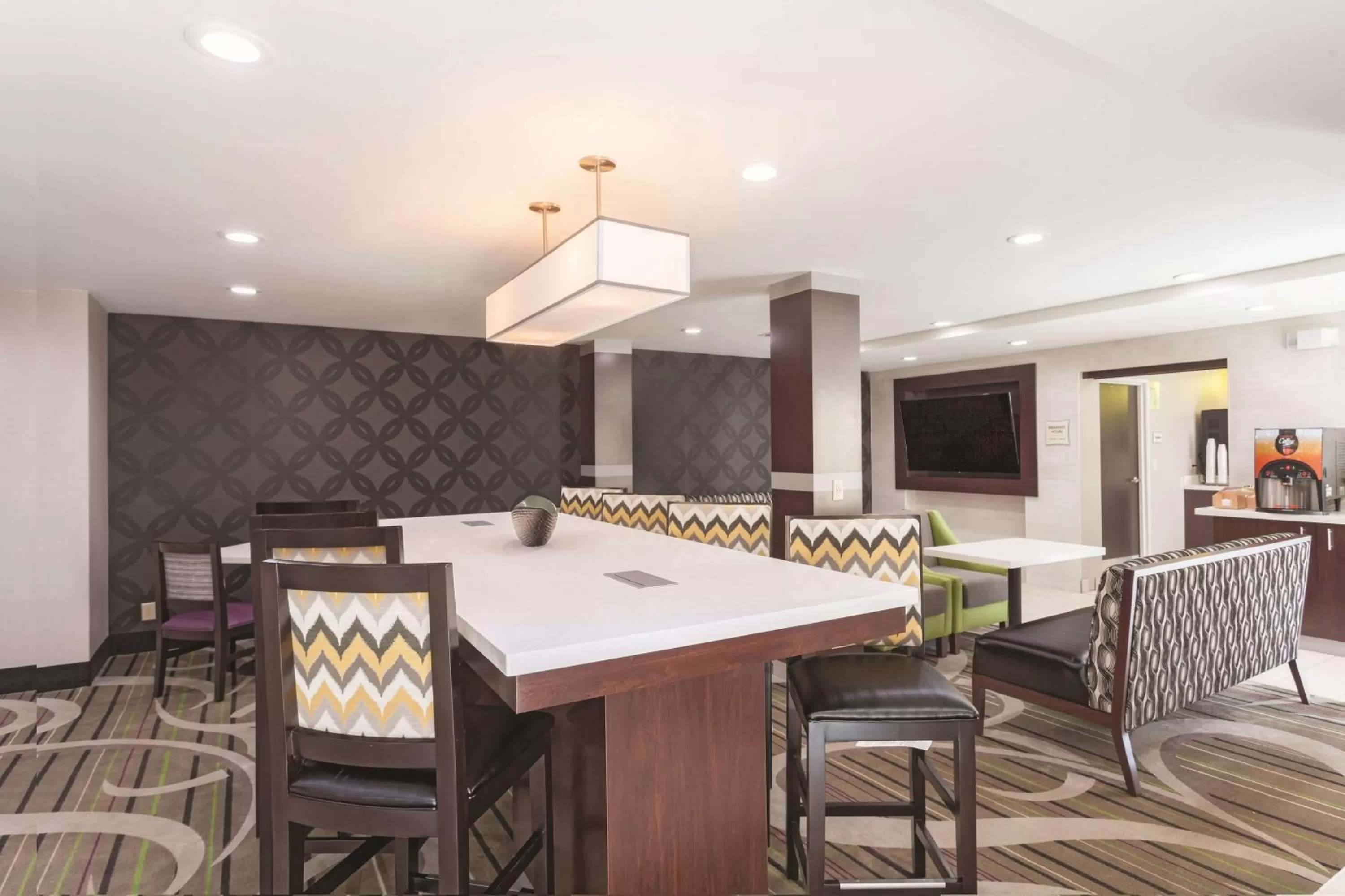 Restaurant/places to eat in La Quinta by Wyndham Knoxville North I-75