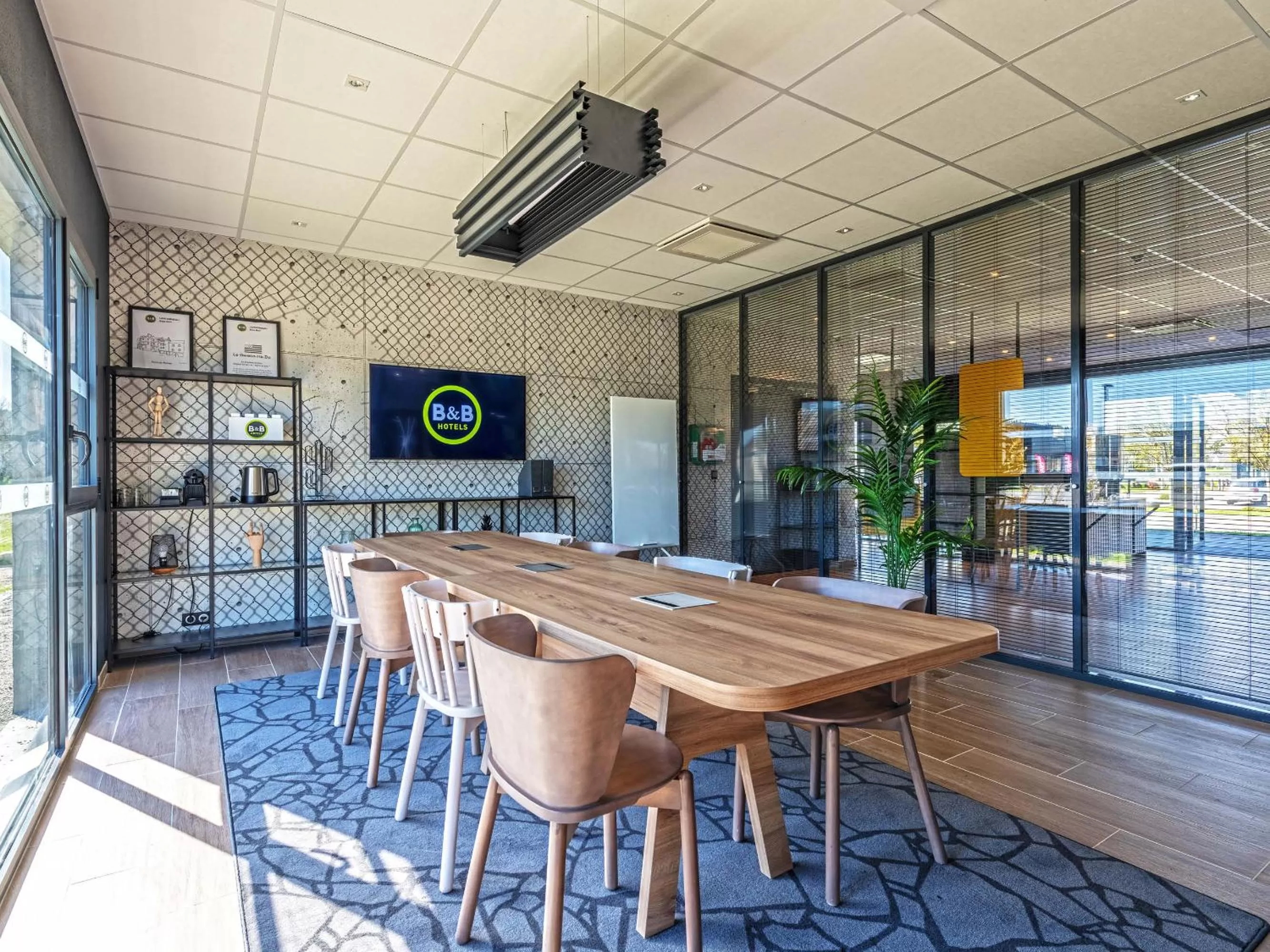 Lobby or reception in B&B HOTEL Landerneau Bois Noir