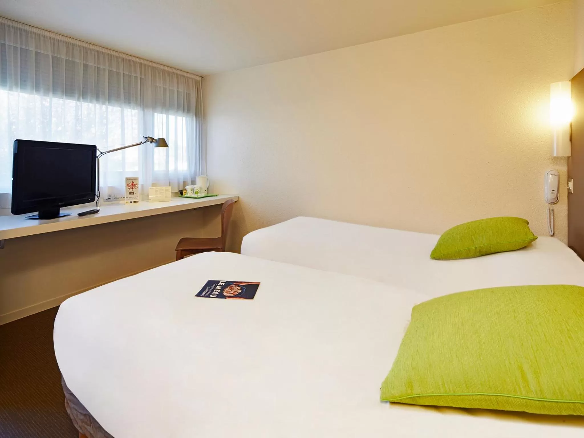 Triple Room in Campanile NATURE - Marne La Vallée - Chelles