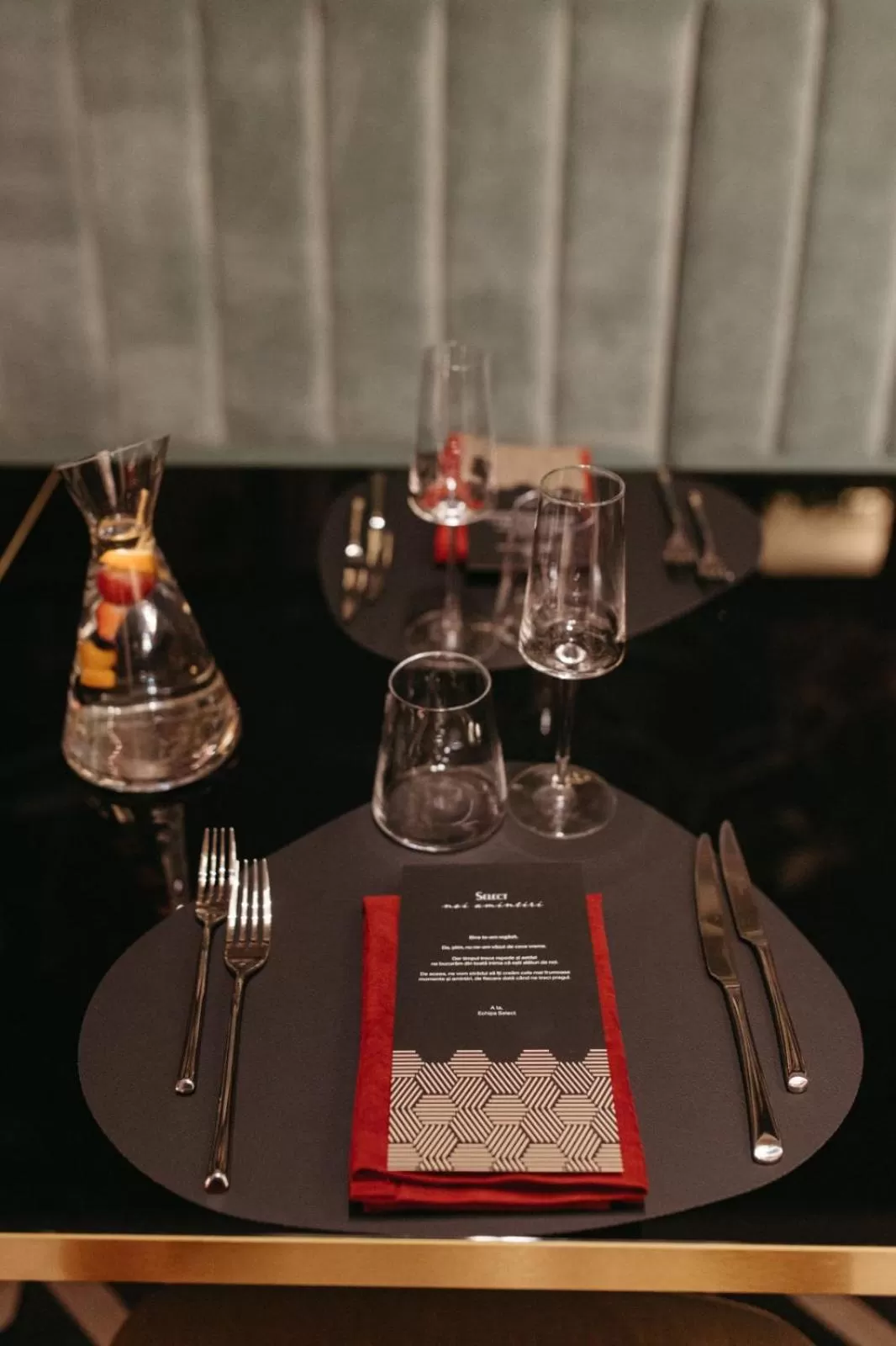 Restaurant/places to eat in Hotel Select