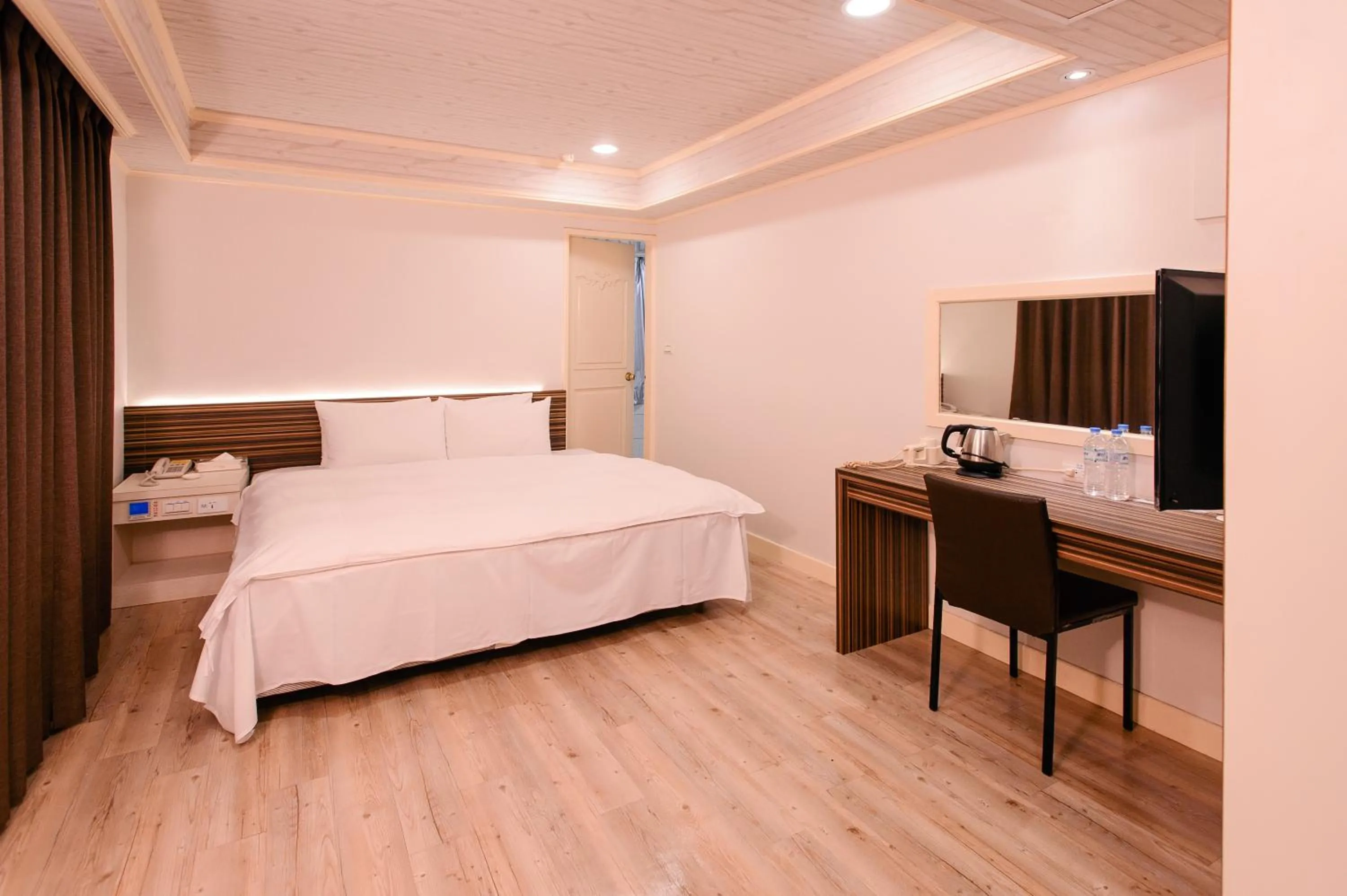 Bedroom, Bed in Duke Business Hotel