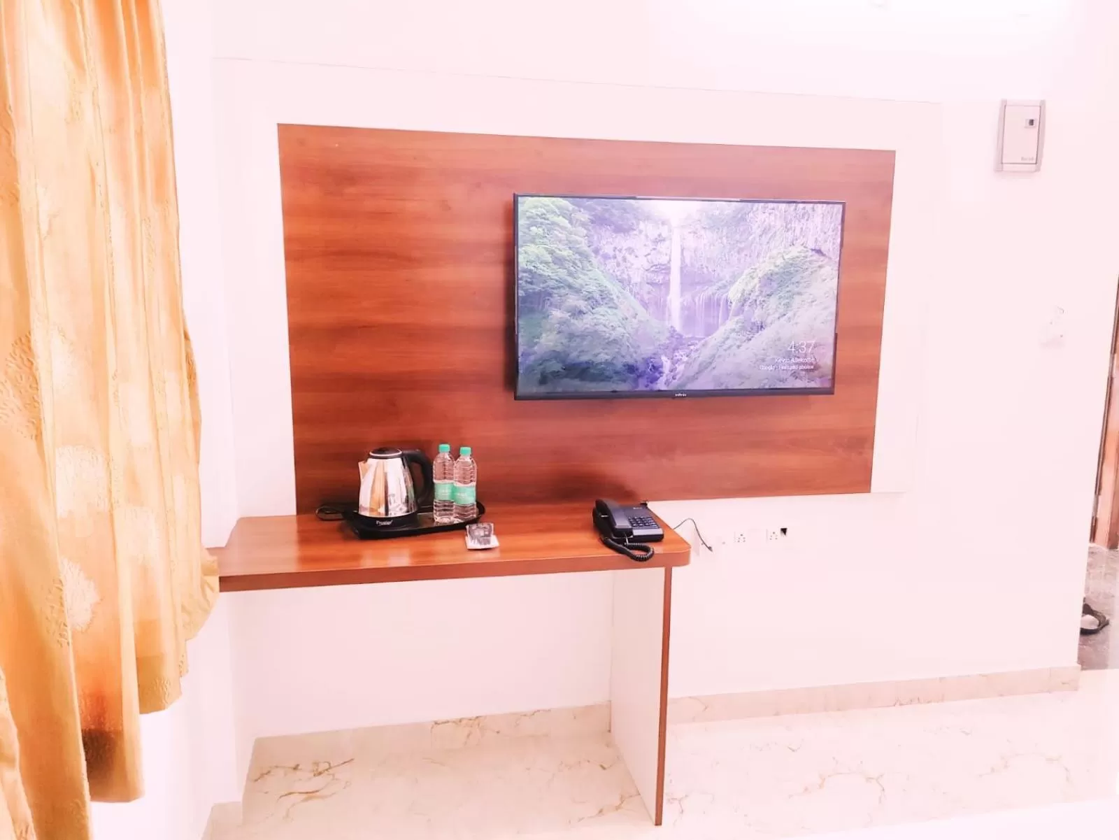 TV and multimedia in Keerthis Royal Suites - Hotel Near Kempegowda International Airport