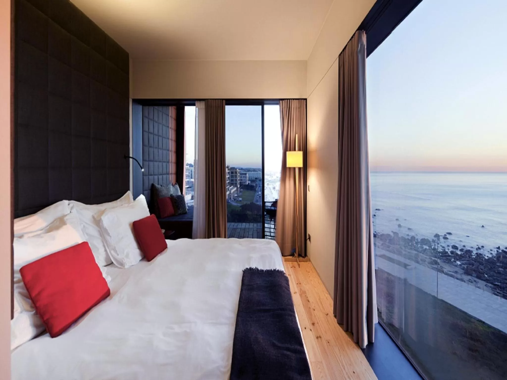 Bed in Golden Tulip Porto Gaia