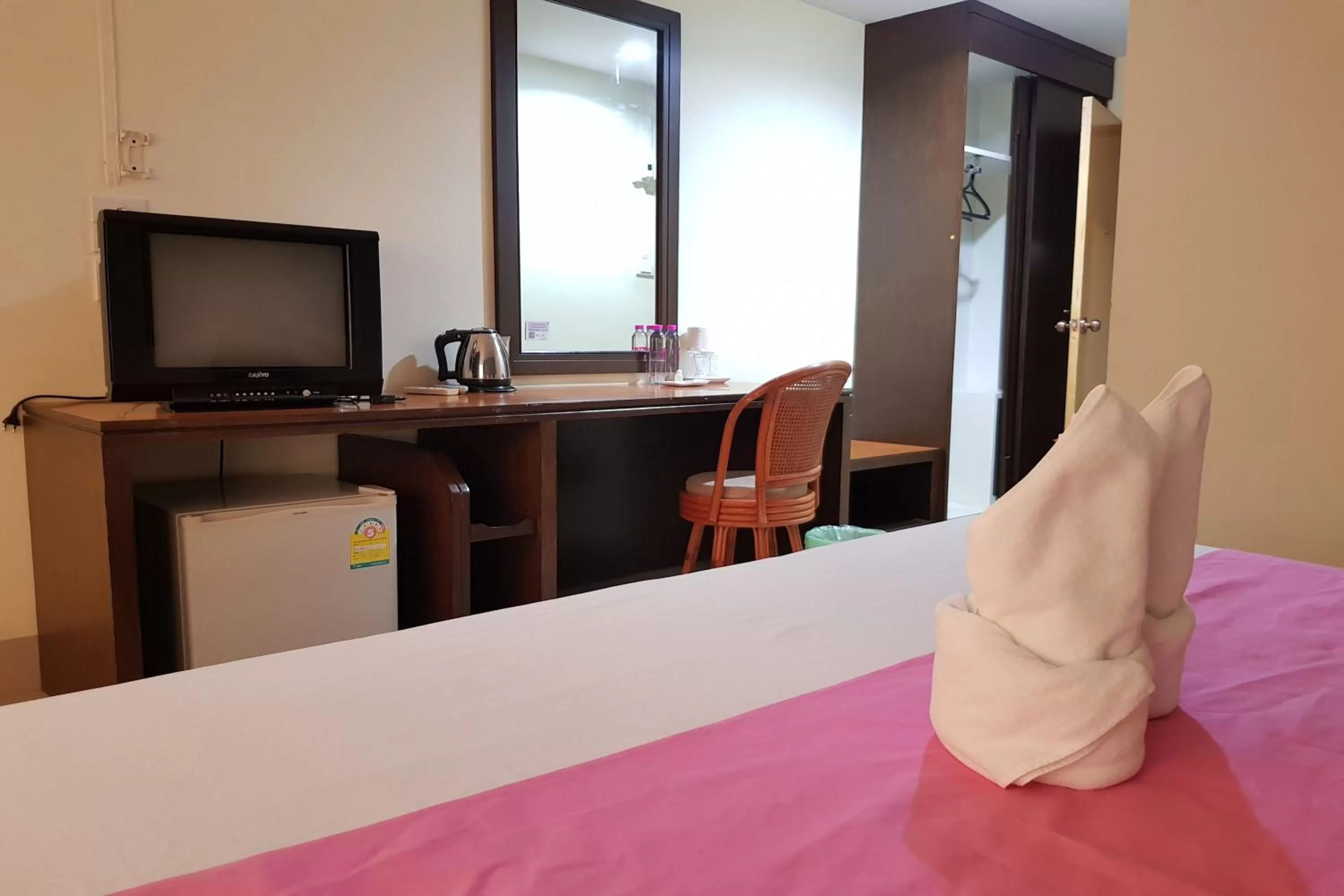 TV and multimedia, Bed in Poonsook Phitsanulok Hotel SHA Plus