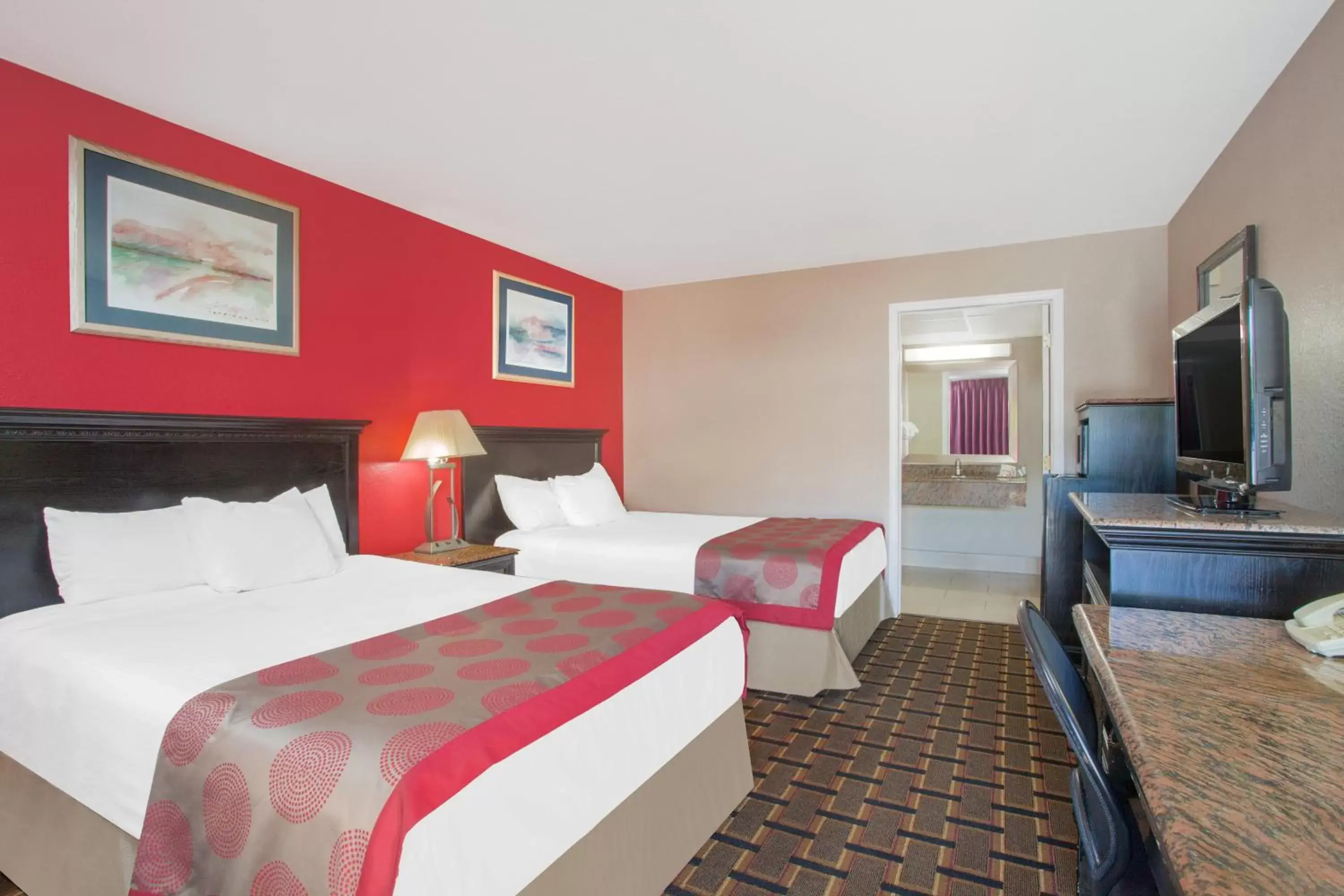 Standard Room with Two Double Beds in Ramada by Wyndham Edgewood Hotel & Conference Center Standard Room with Two Double Beds in Ramada by Wyndham Edgewood Hotel & Conference Center