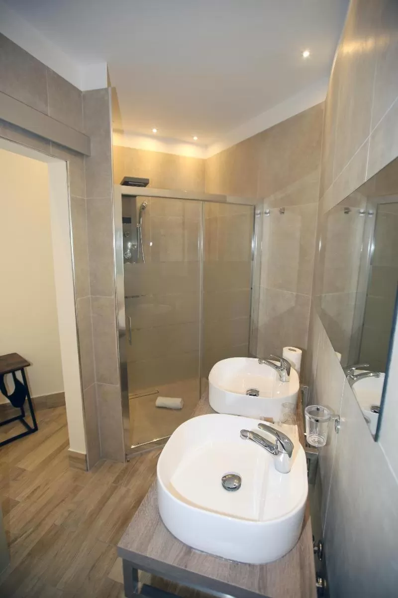 Bathroom in paradise suite