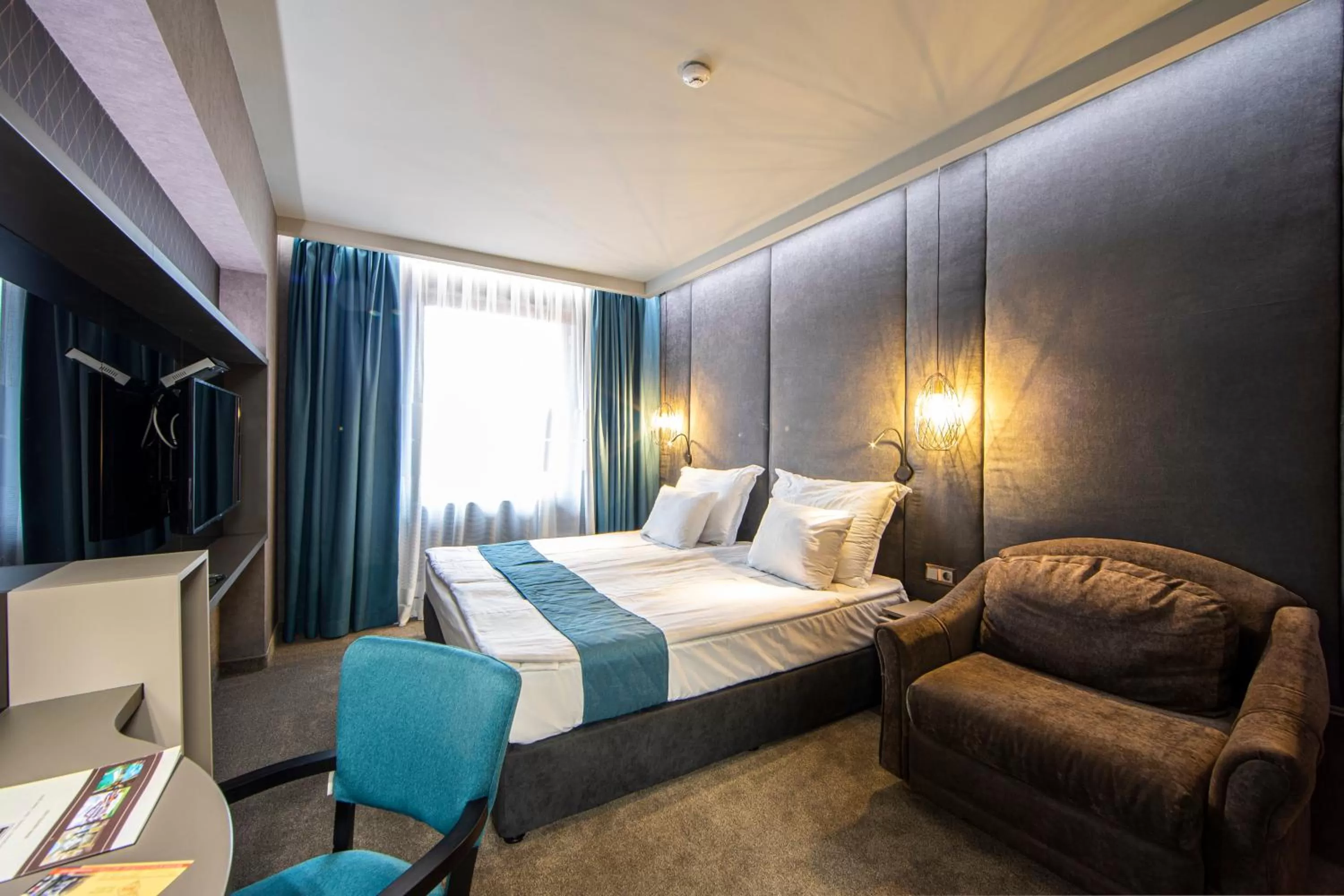 Shower, Bed in Spa Hotel Ezeretz Blagoevgrad