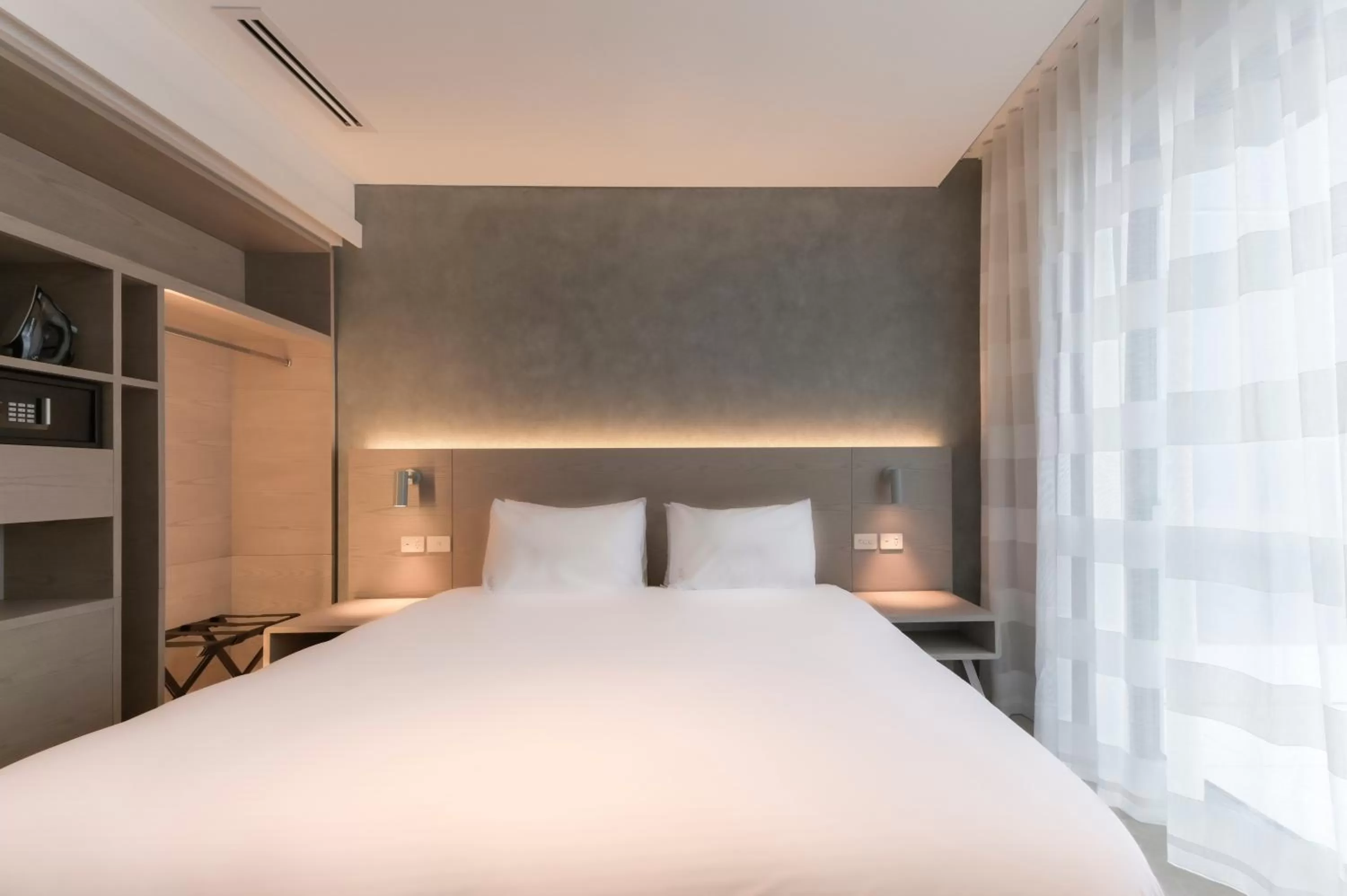 Bedroom, Bed in Holiday Inn Express & Suites Sunshine Coast by IHG