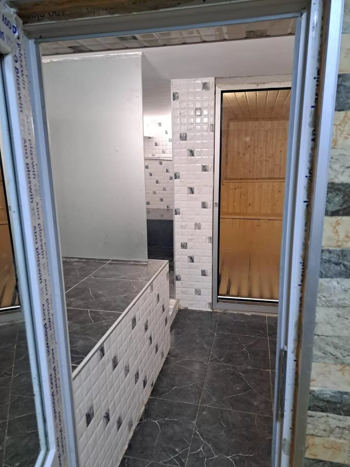 Sauna, Bathroom in Hotel Royal Palace