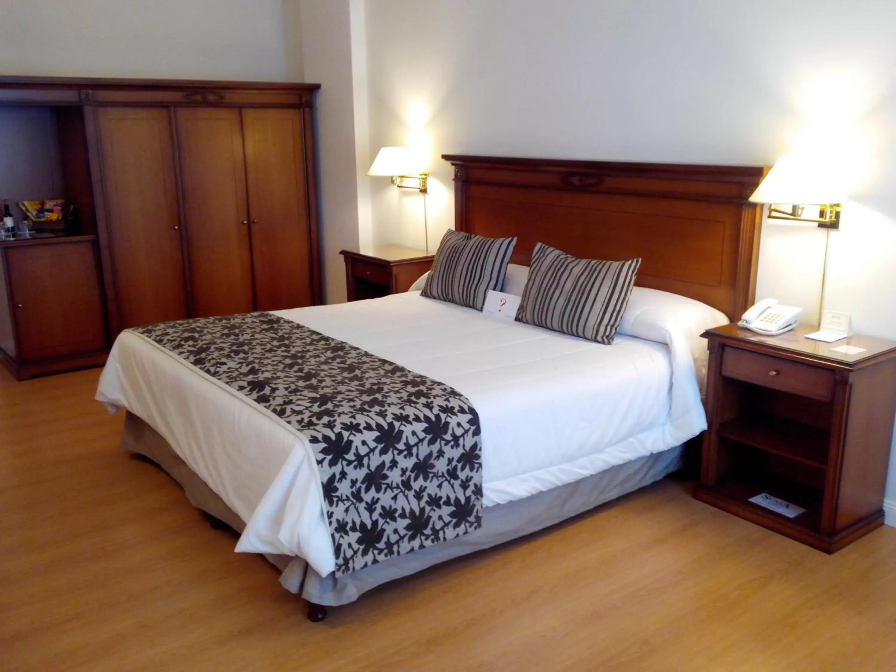 Standard Double Room in Scala Hotel Buenos Aires Standard Double Room in Scala Hotel Buenos Aires